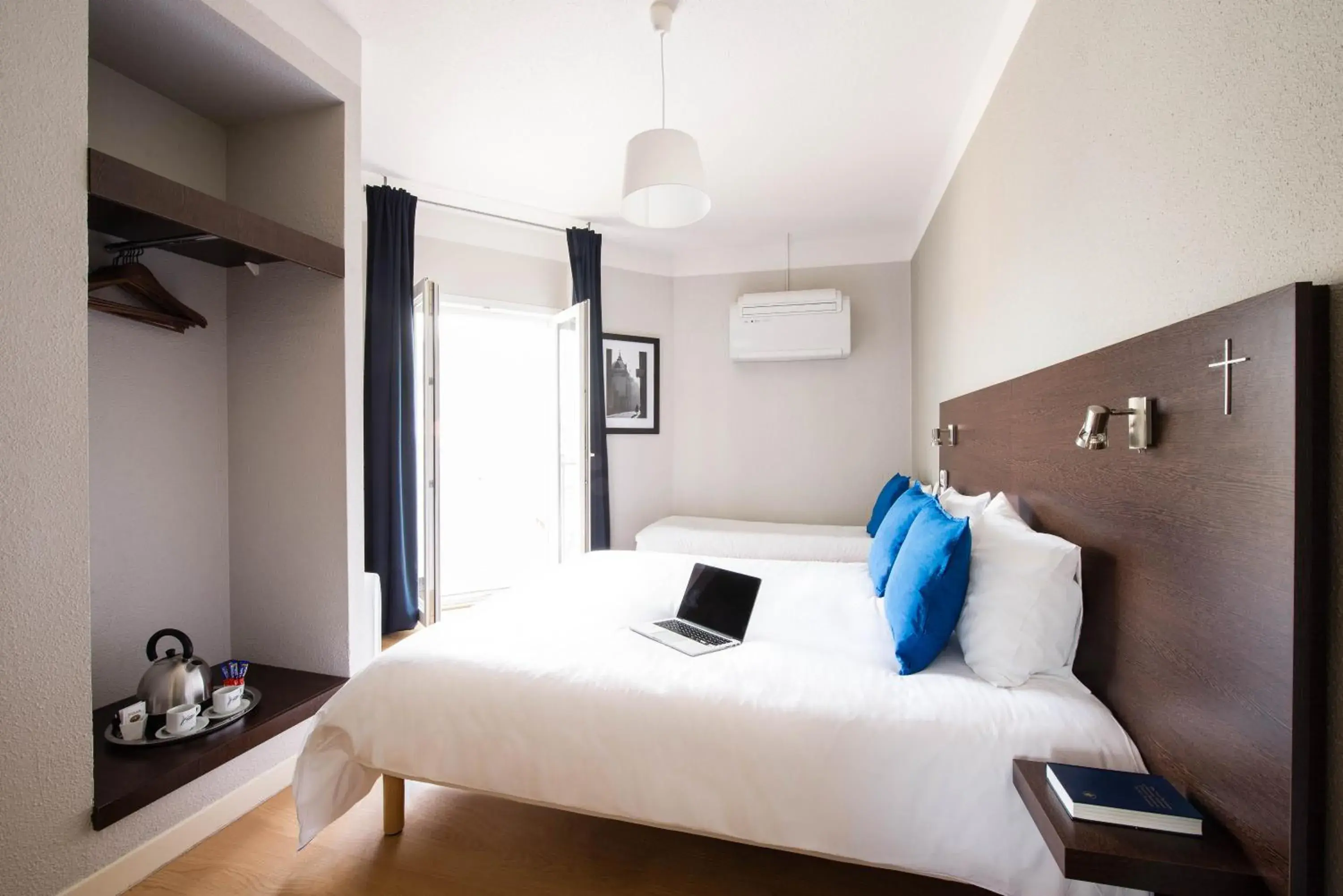 Double or Twin Room with Castle View in Hôtel Atrium Double or Twin Room with Castle View in Hôtel Atrium