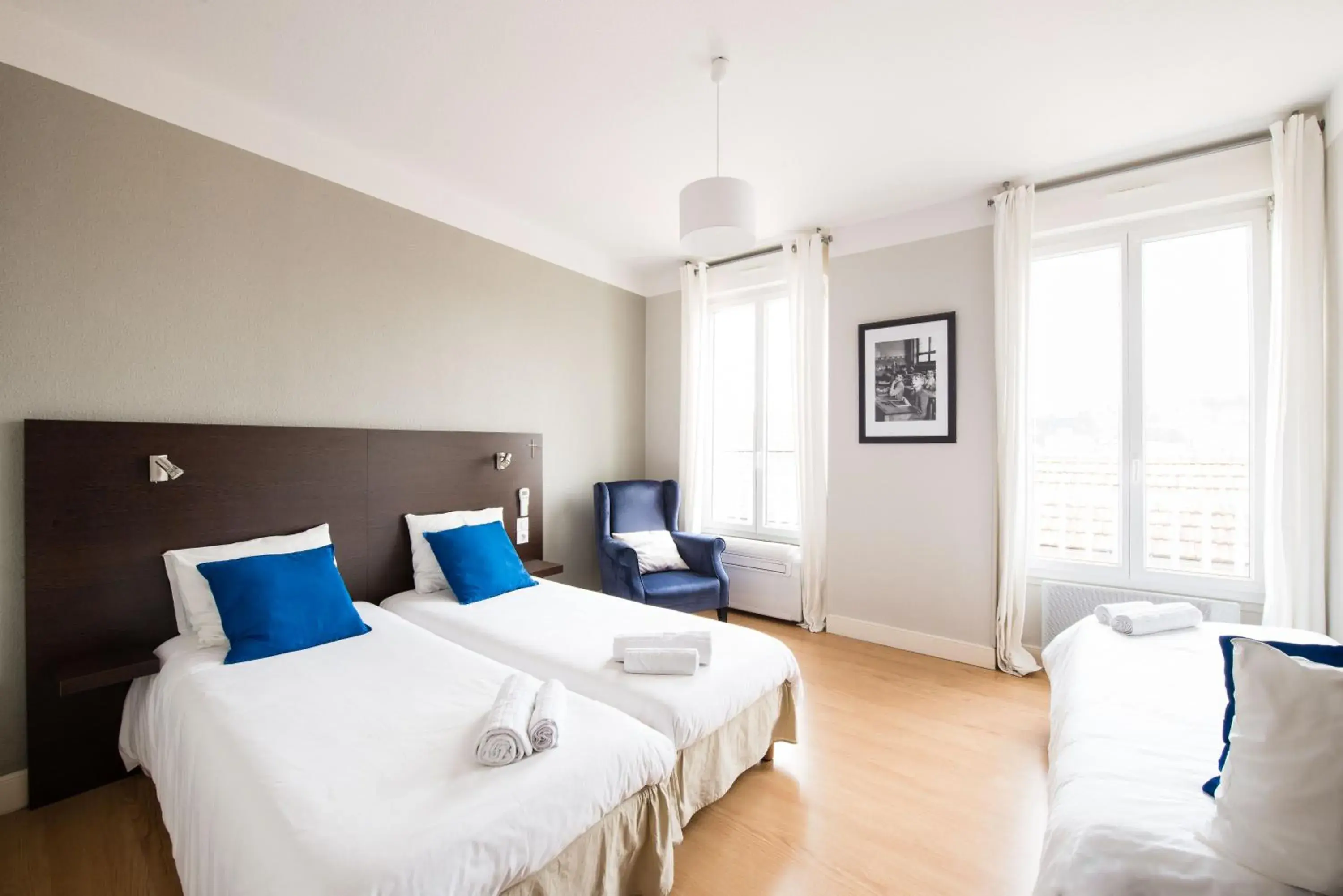 Photo of the whole room, Bed in Hôtel Atrium Photo of the whole room, Bed in Hôtel Atrium