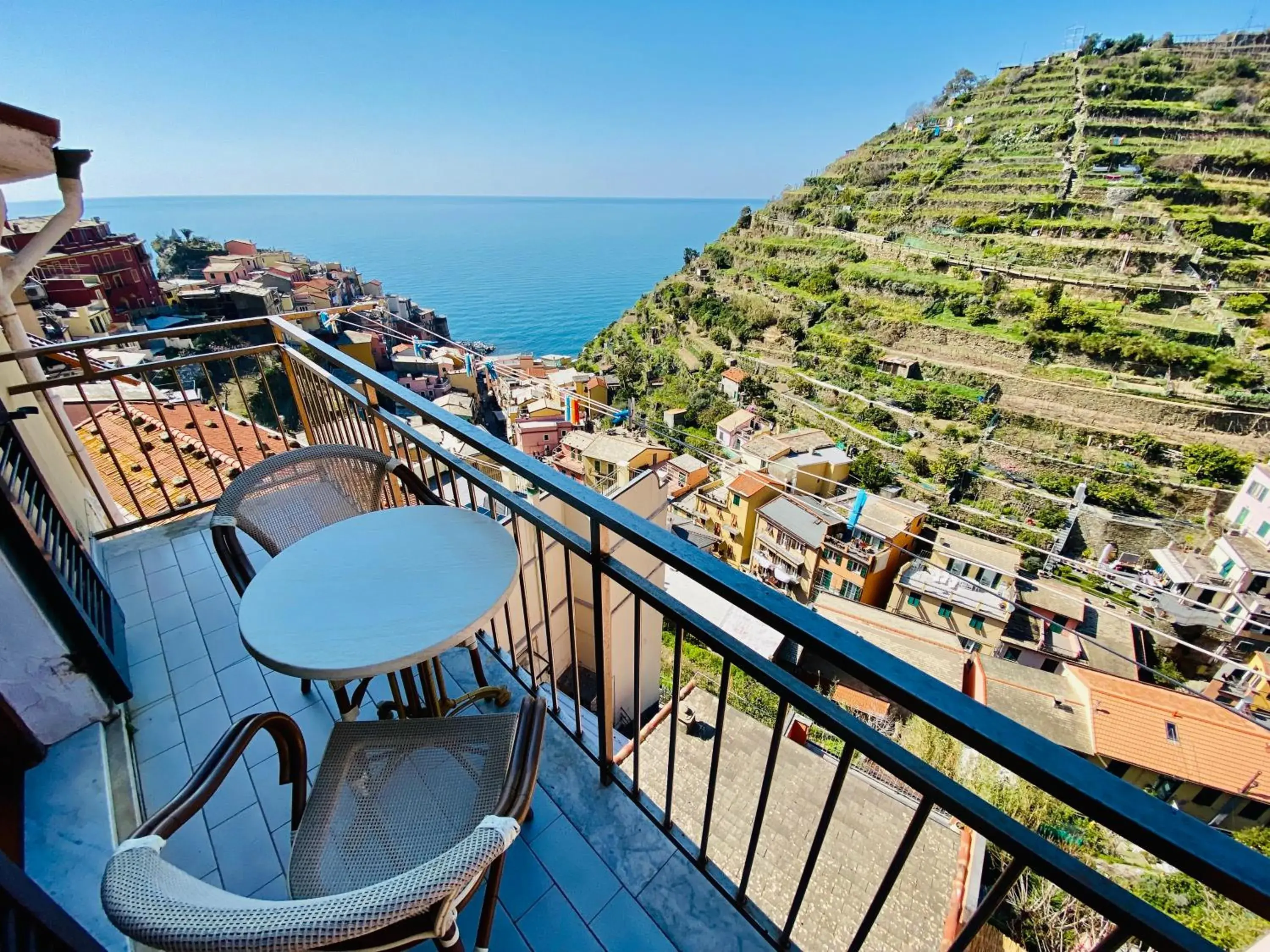Two-Bedroom Apartment with Balcony and Sea View in Giovanni Rooms Manarola Two-Bedroom Apartment with Balcony and Sea View in Giovanni Rooms Manarola