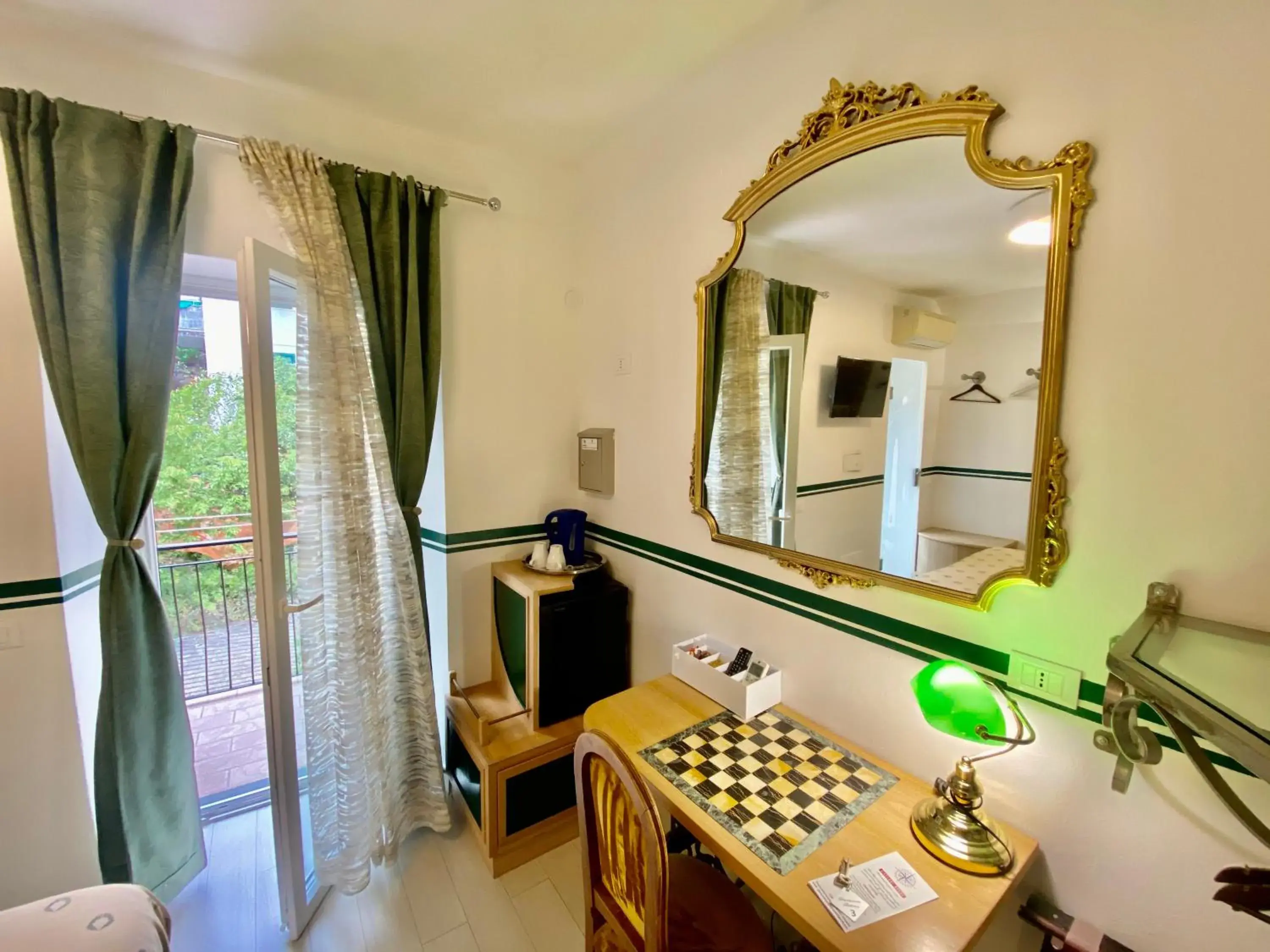 Deluxe Double Room with Balcony in Giovanni Rooms Manarola Deluxe Double Room with Balcony in Giovanni Rooms Manarola
