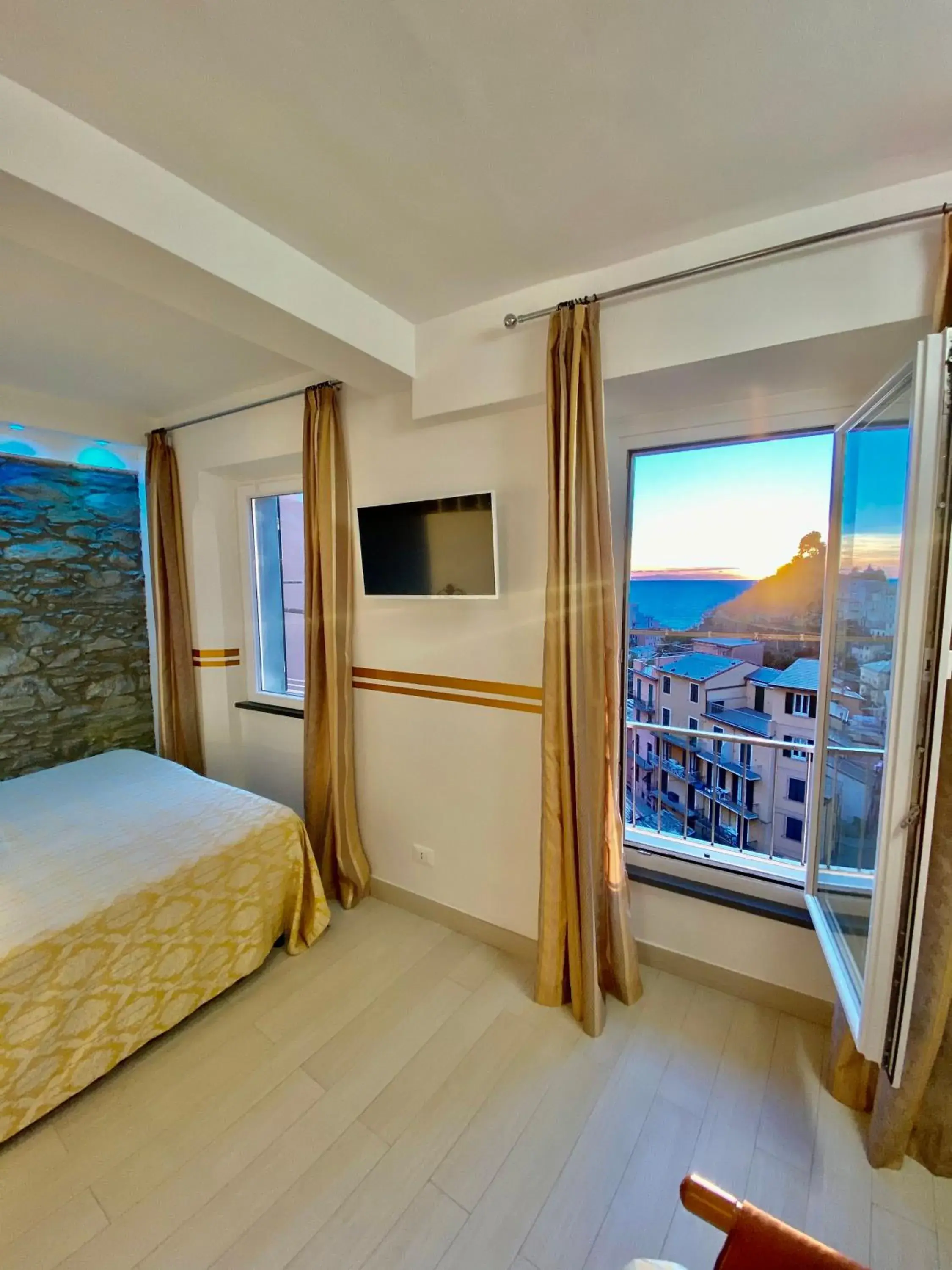 Deluxe Double Room with Sea View in Giovanni Rooms Manarola Deluxe Double Room with Sea View in Giovanni Rooms Manarola
