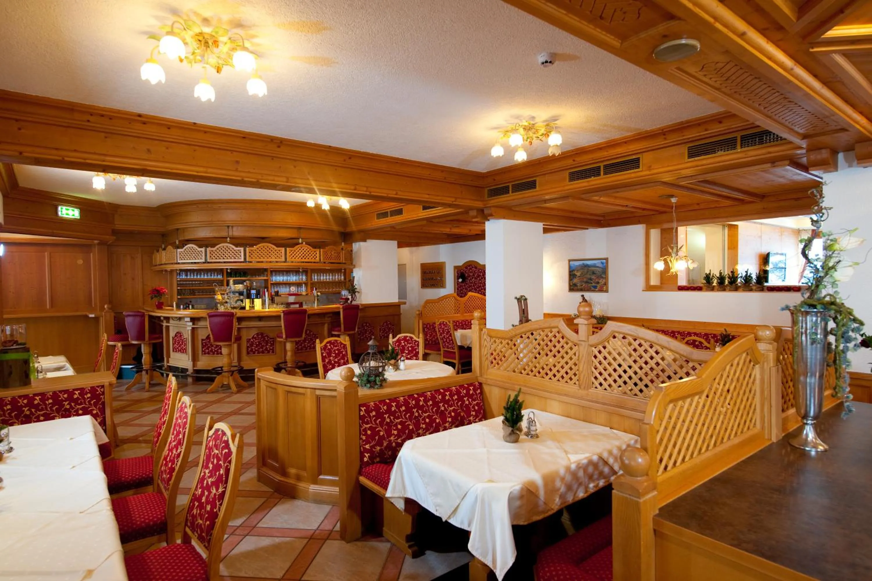 Restaurant/places to eat in Hotel Roslehen