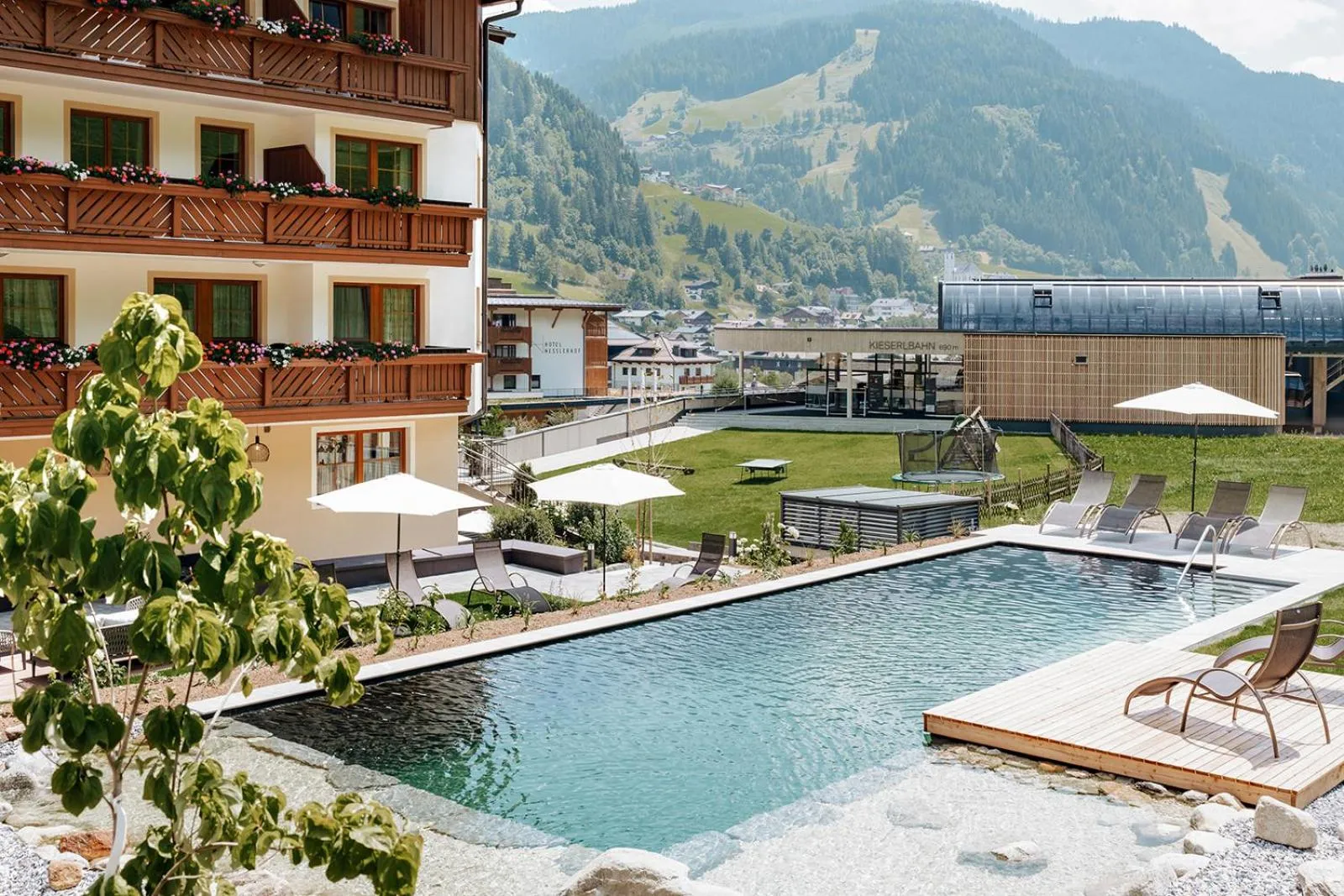 Swimming pool in Hotel Roslehen