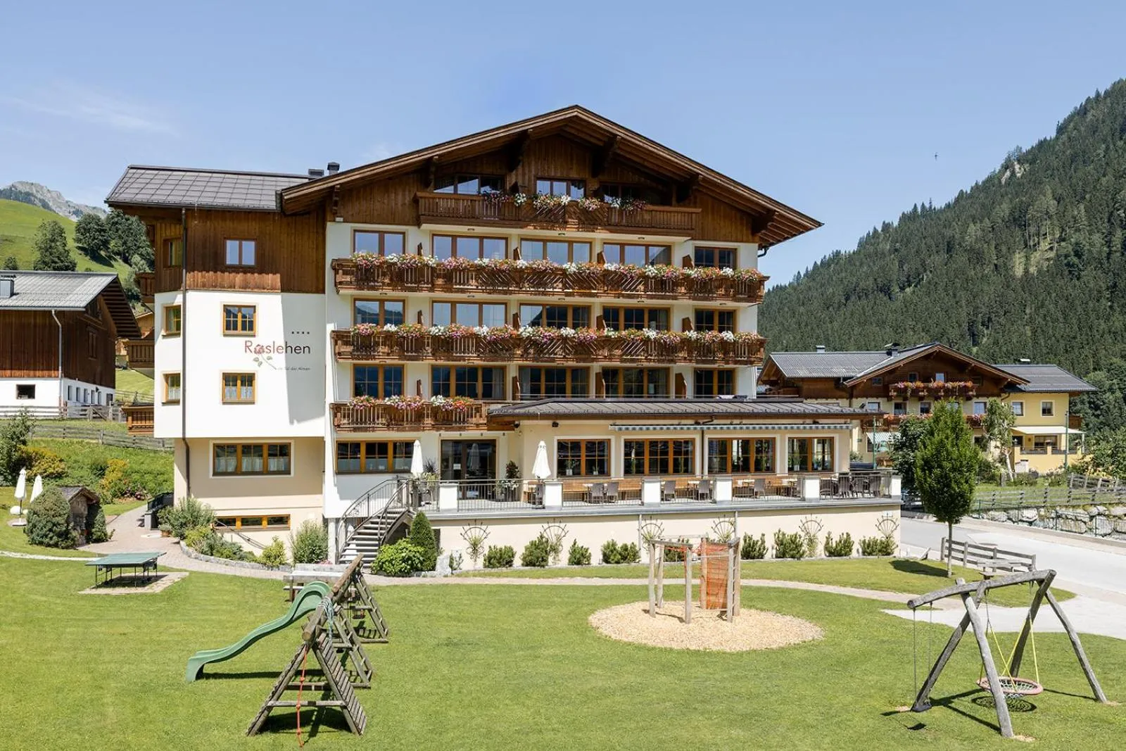 Property building in Hotel Roslehen