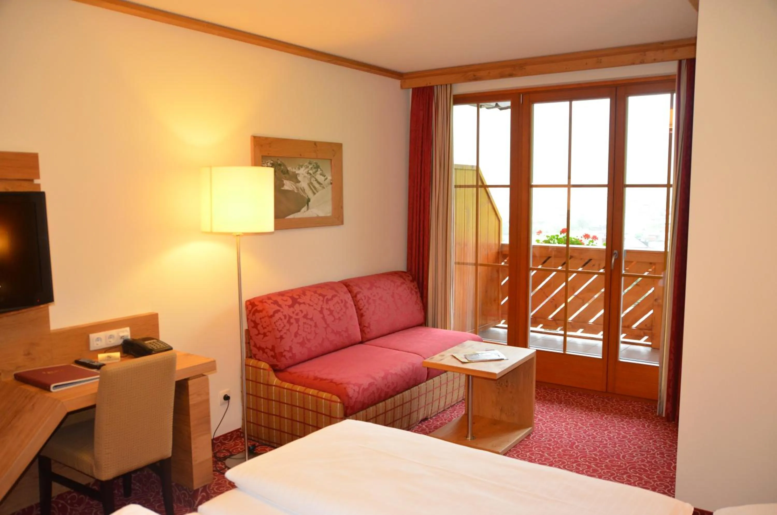 Seating area, Bed in Hotel Roslehen