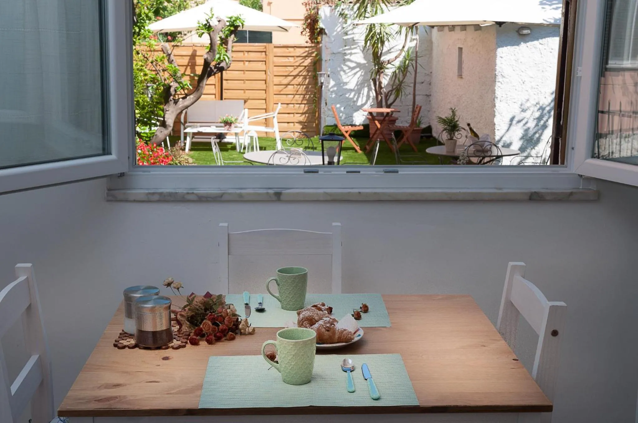 Breakfast in Quiet Home Terracina Apartments