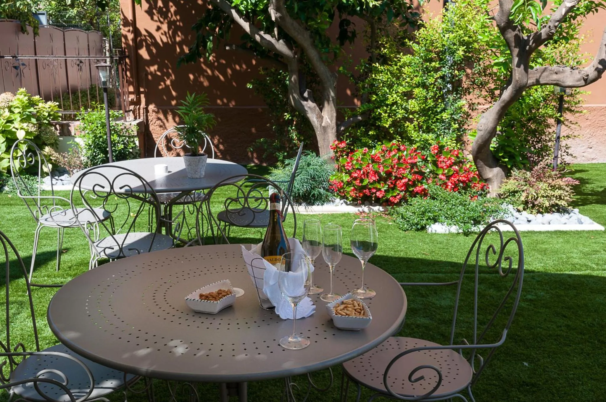 Garden in Quiet Home Terracina Apartments