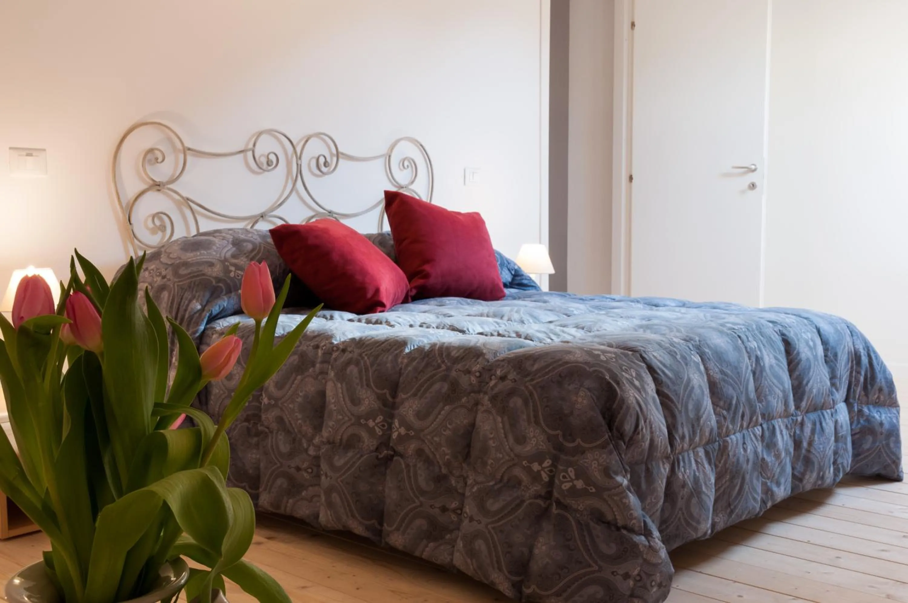 TV and multimedia, Bed in Quiet Home Terracina Apartments