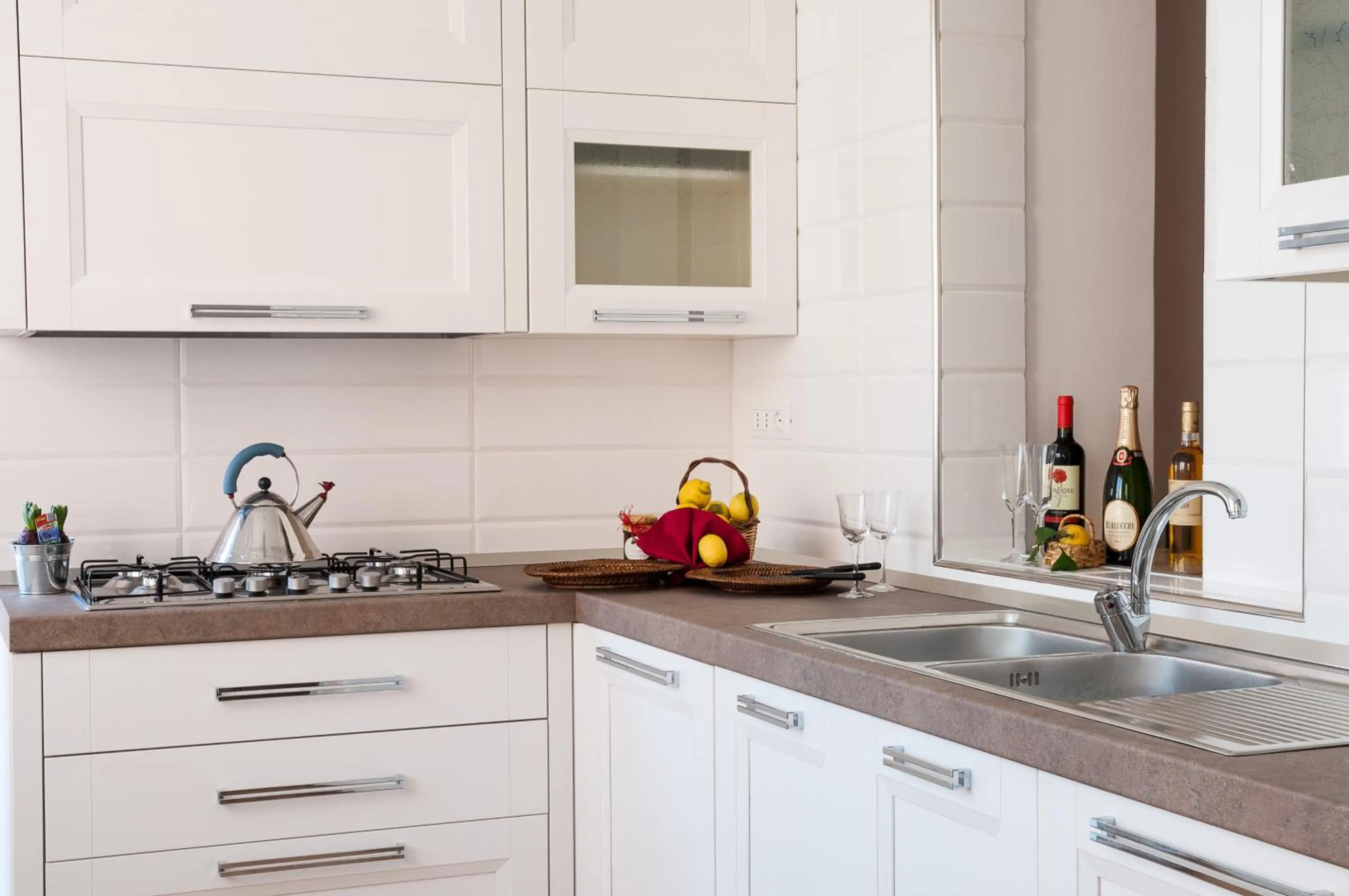 Coffee/tea facilities in Quiet Home Terracina Apartments