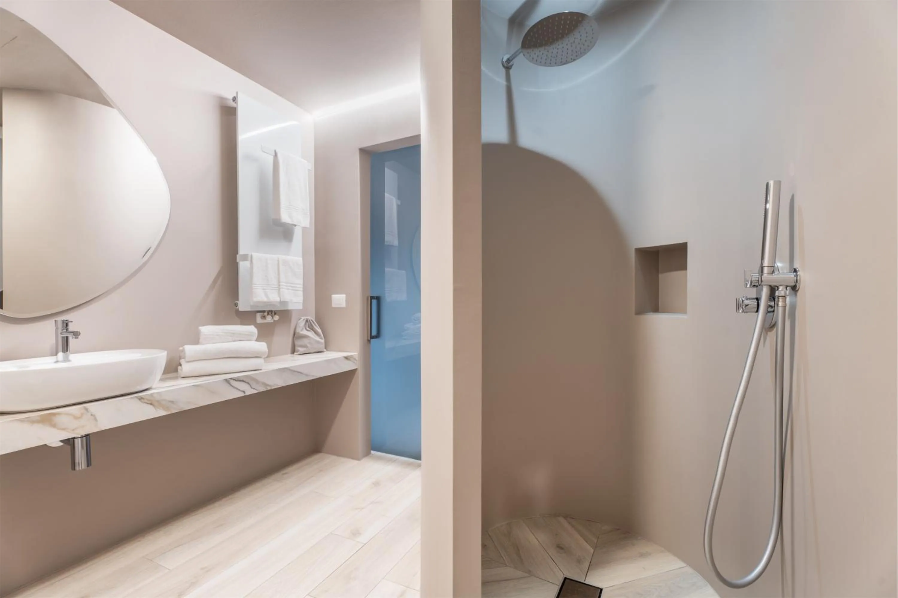 Shower in Hotel Diana