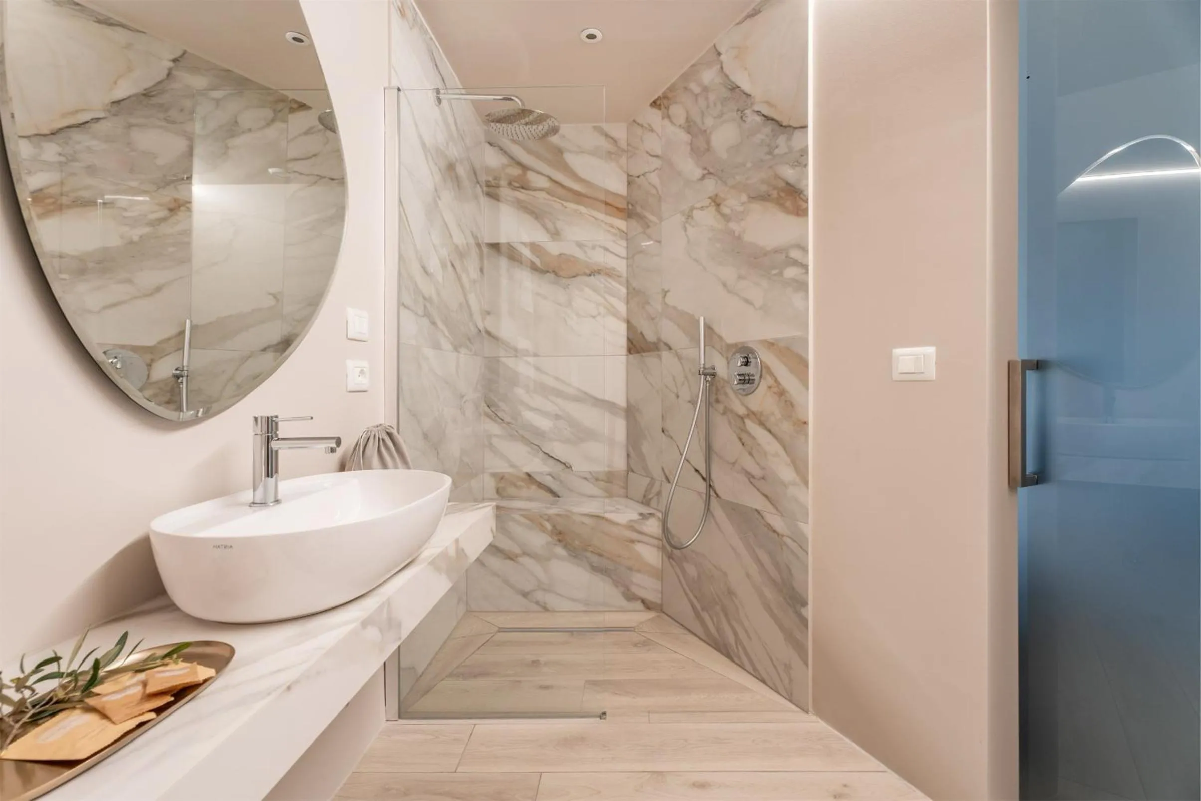 Shower in Hotel Diana