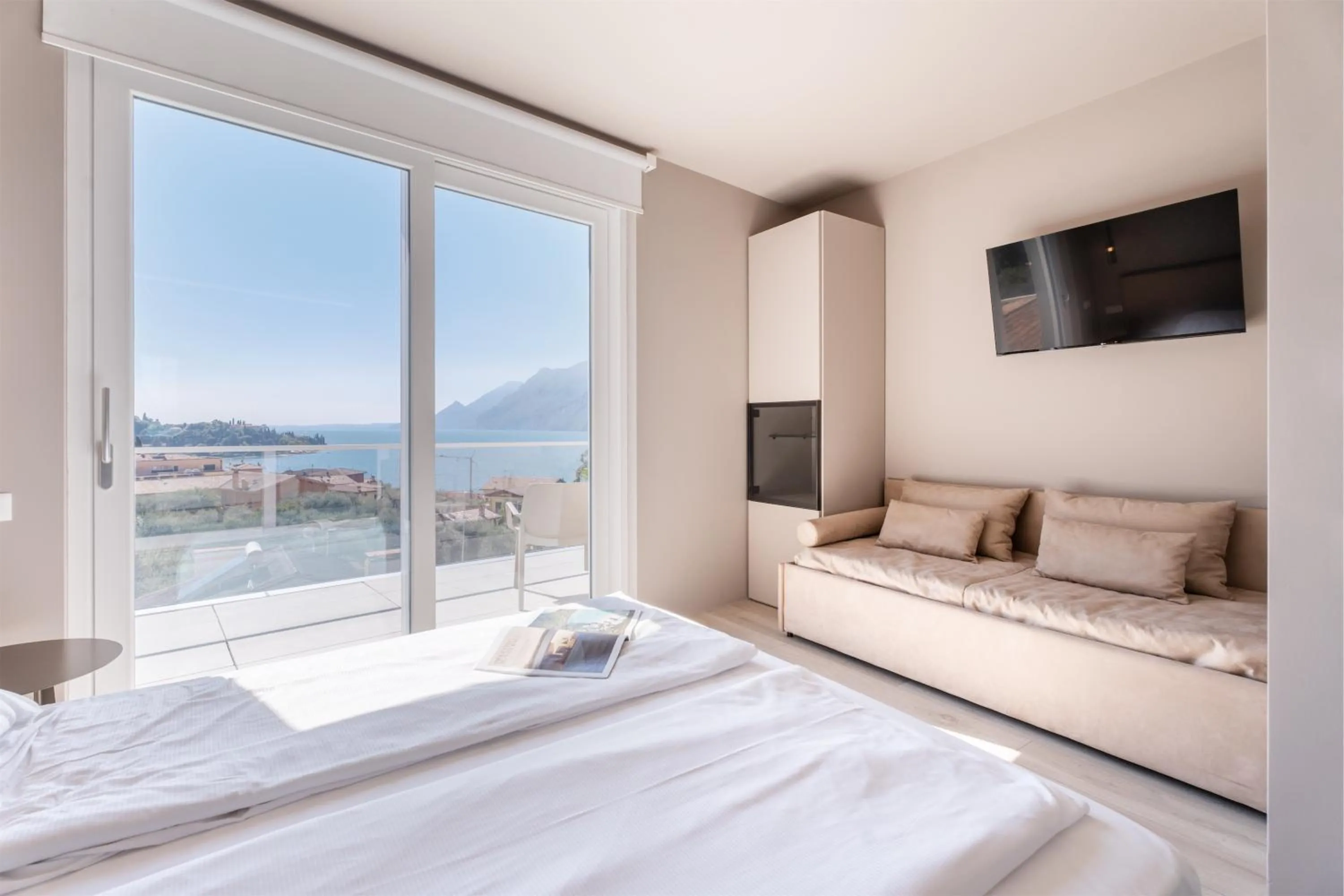 View (from property/room), Bed in Hotel Diana