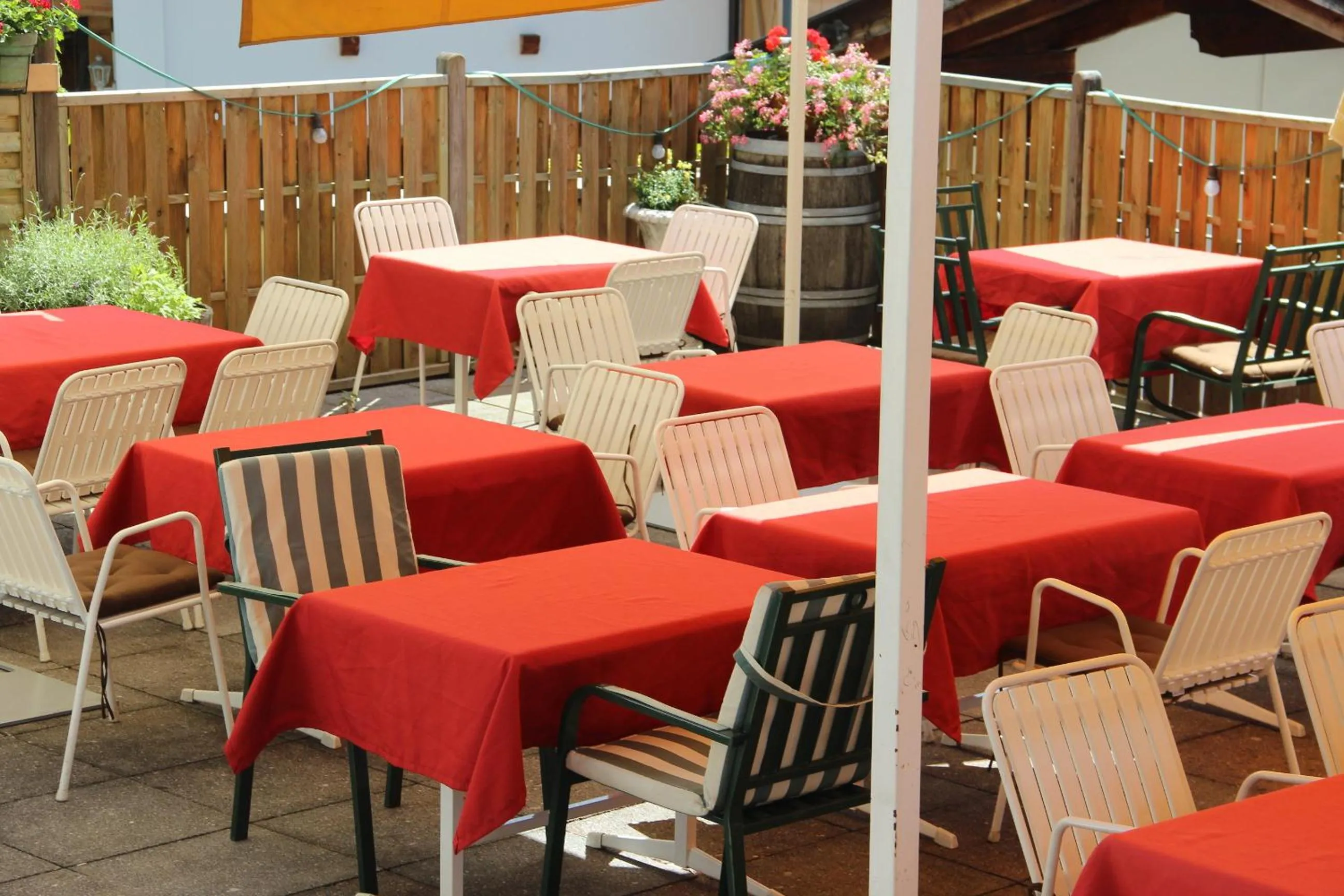 Patio, Restaurant/Places to Eat in Alpenhotel