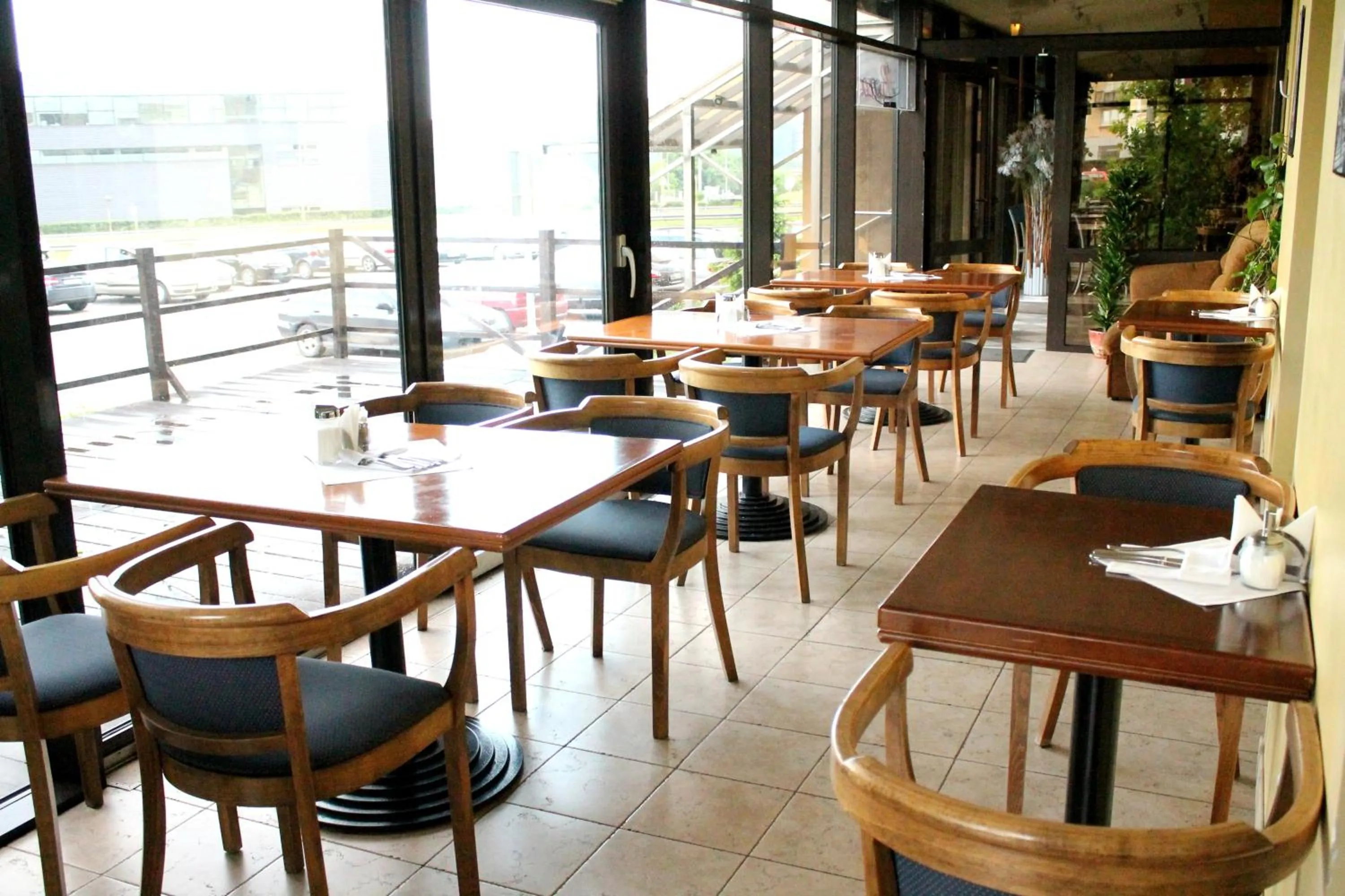 Restaurant/places to eat in Velga