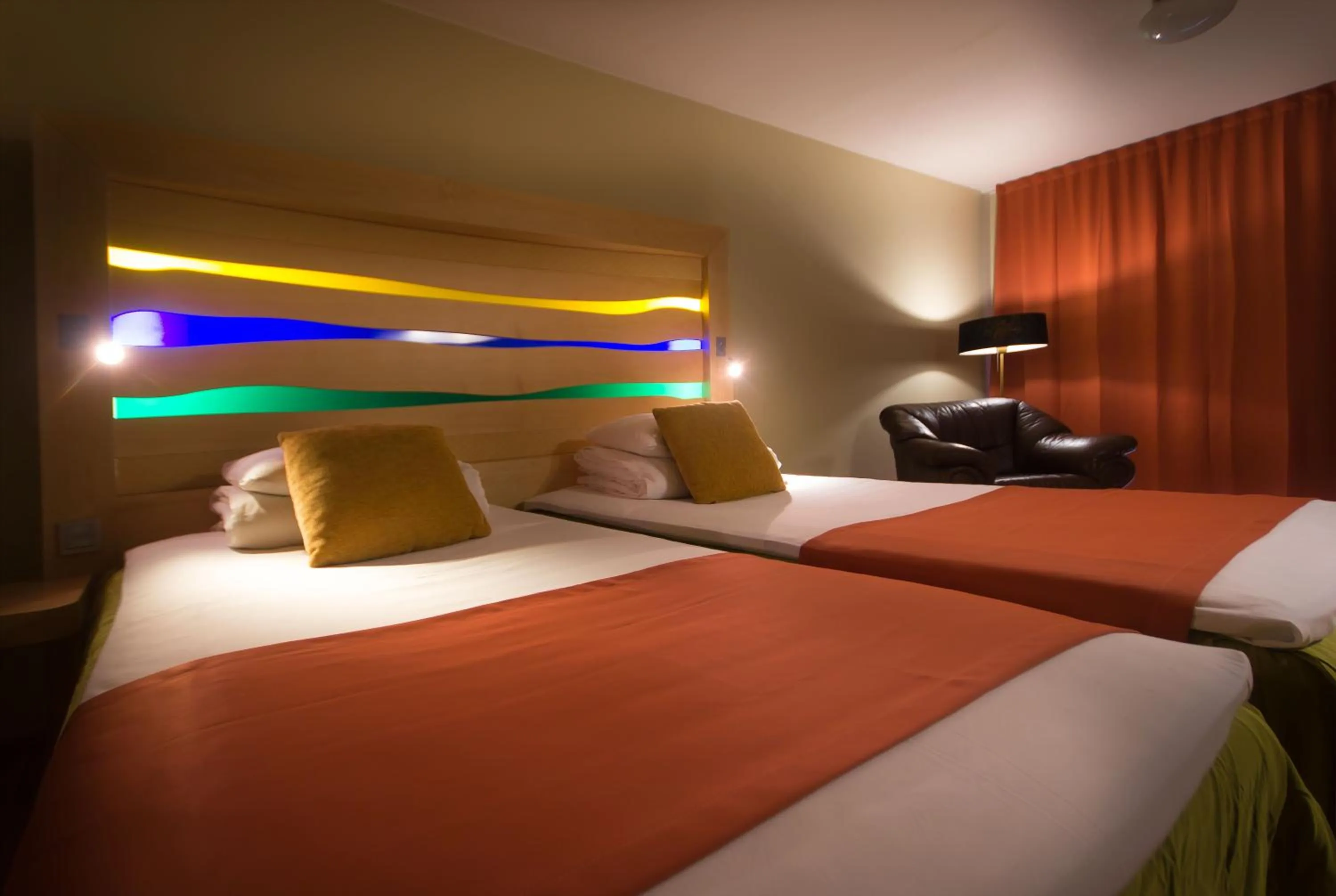 Bed in Peoleo Hotell