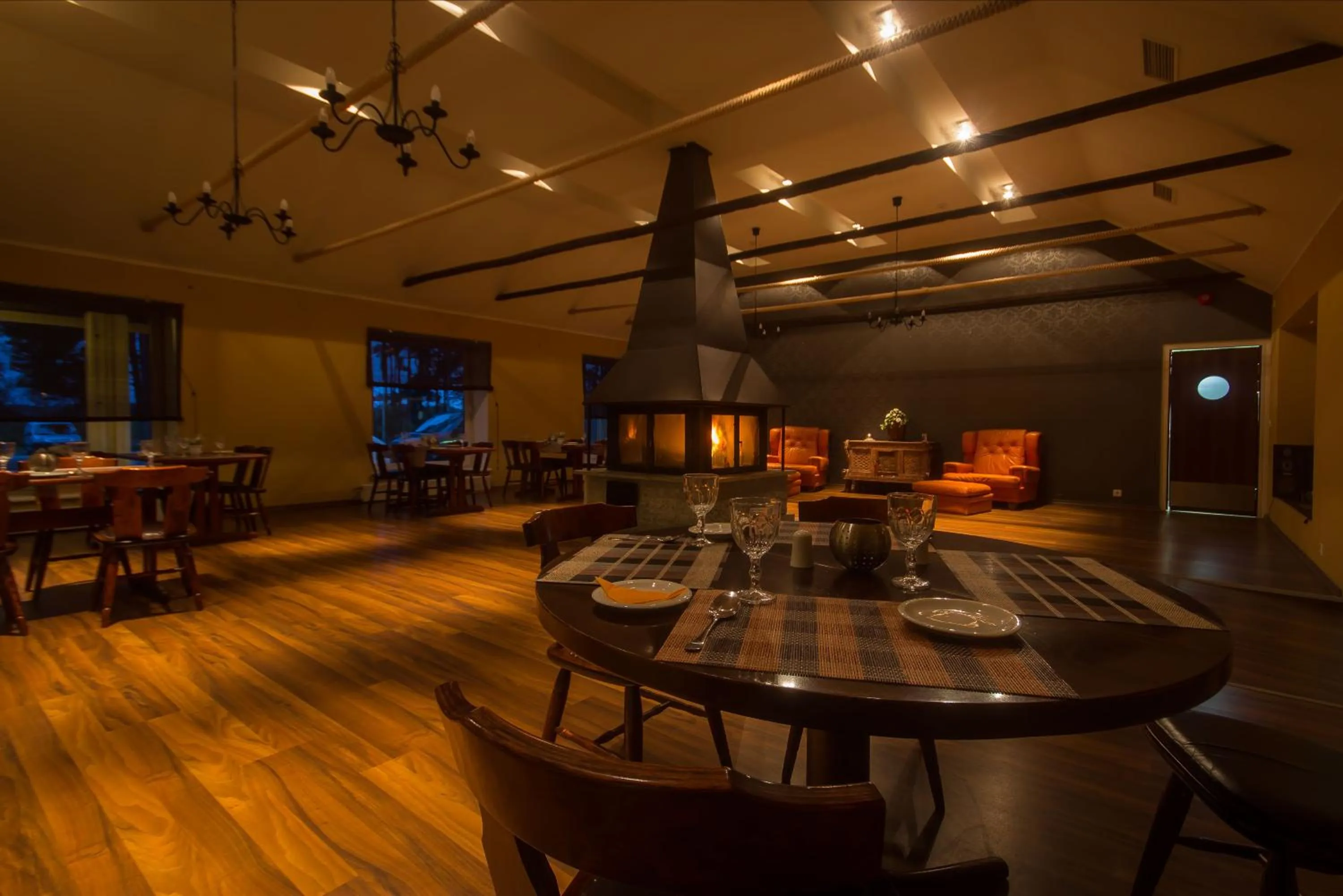 Restaurant/places to eat in Peoleo Hotell