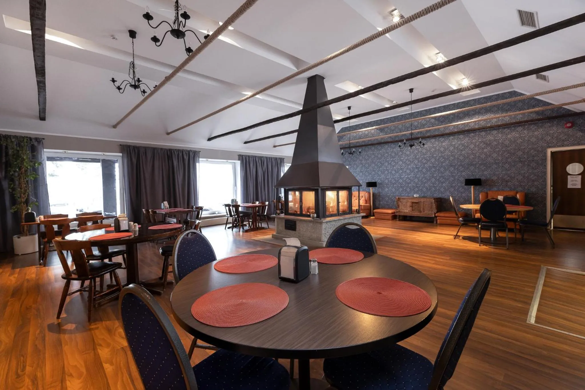 Restaurant/places to eat in Peoleo Hotell