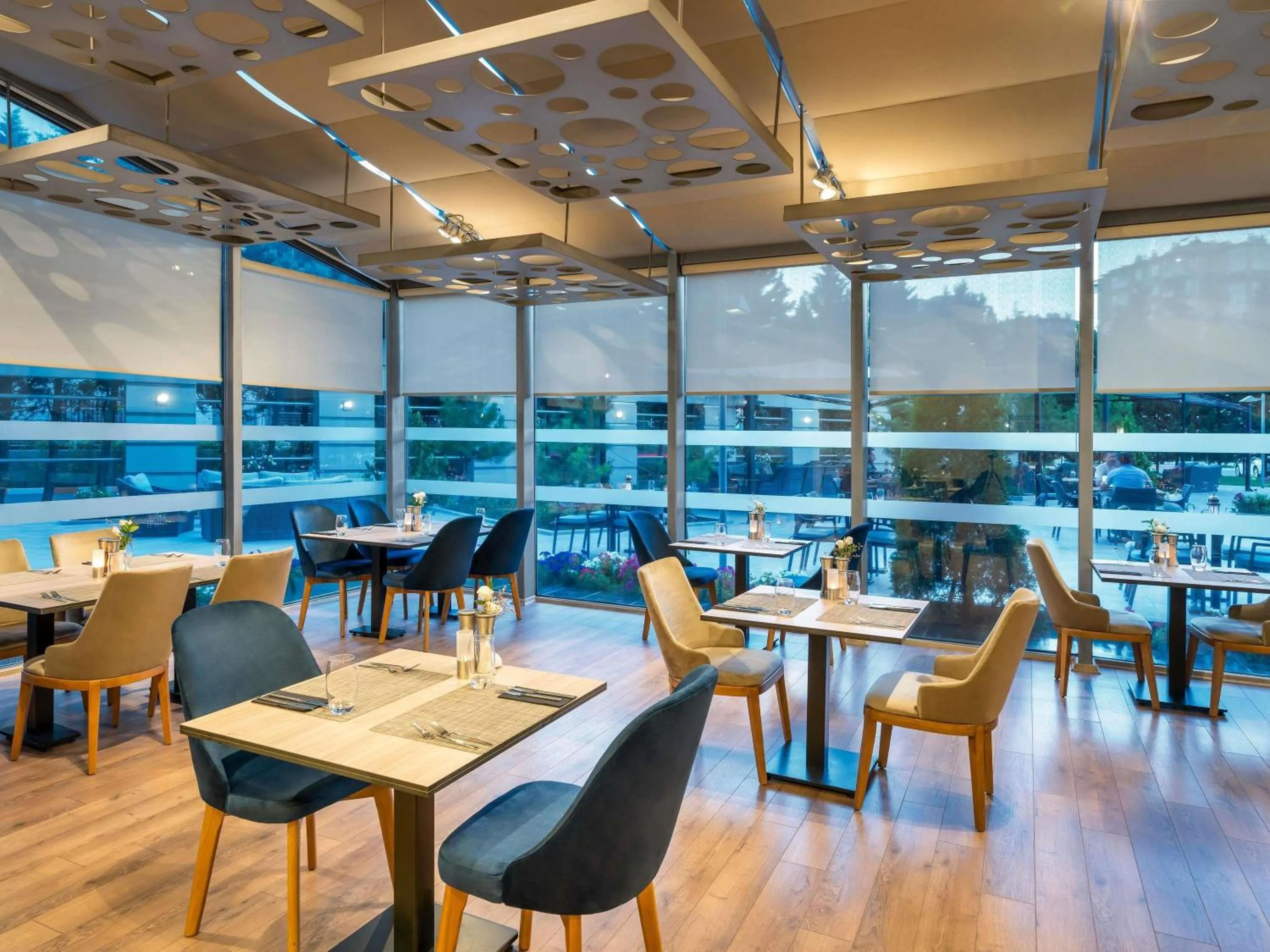 Restaurant/places to eat in Novotel Kayseri
