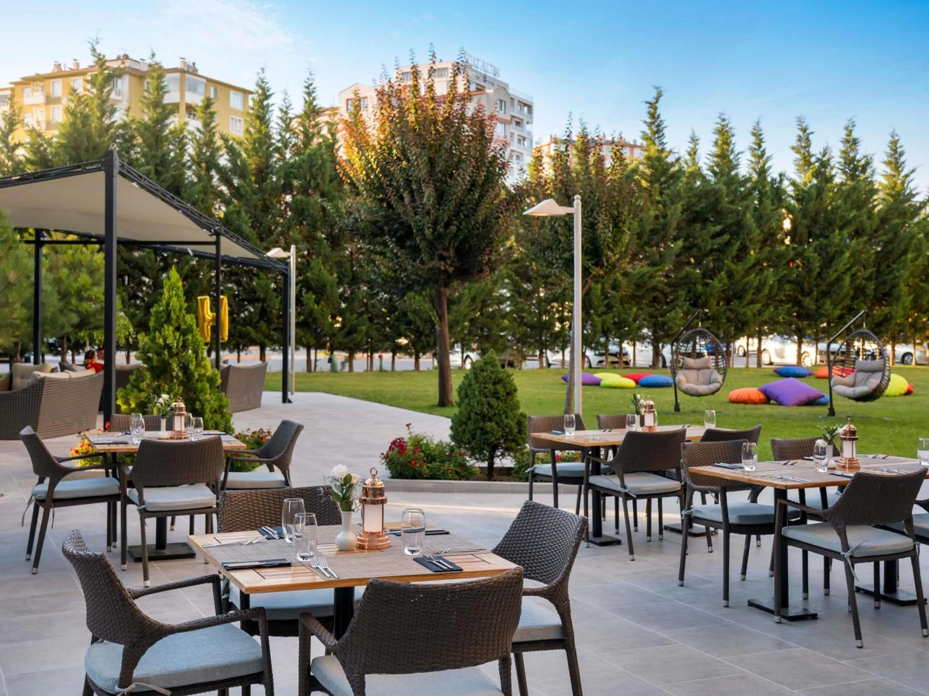Restaurant/places to eat in Novotel Kayseri