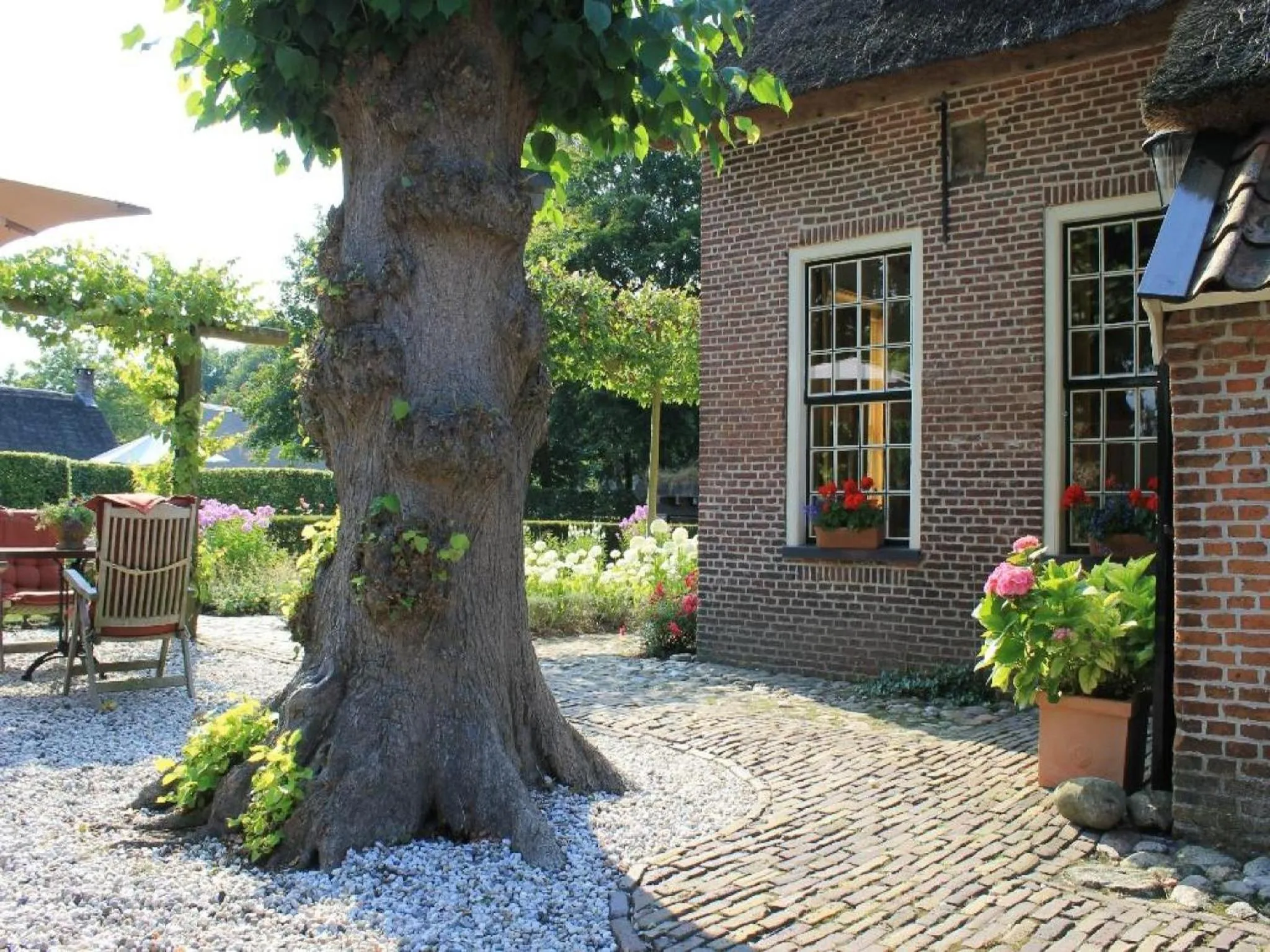 Facade/entrance in Hoeve de Eshof
