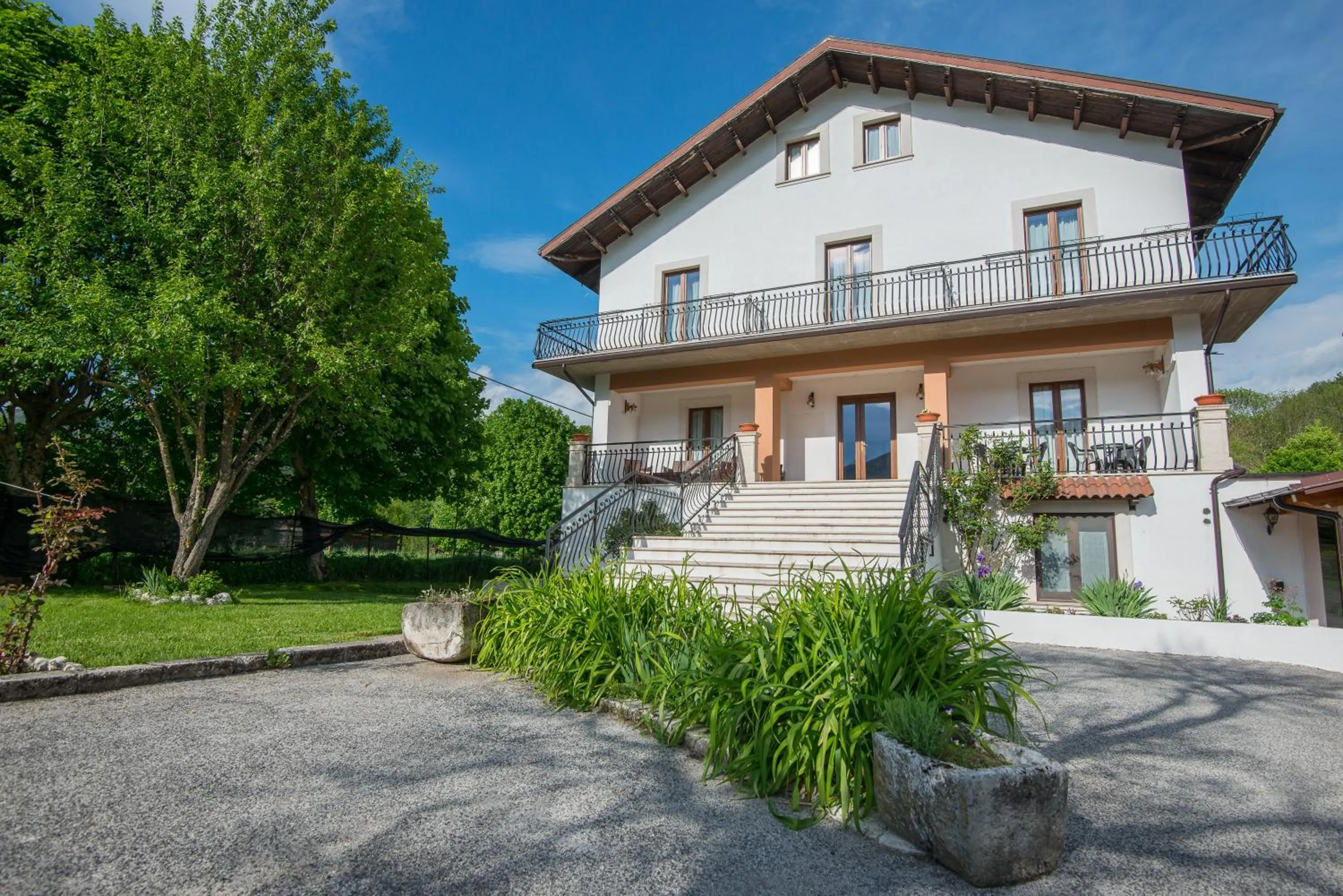 Facade/entrance in Albergo Della Corte