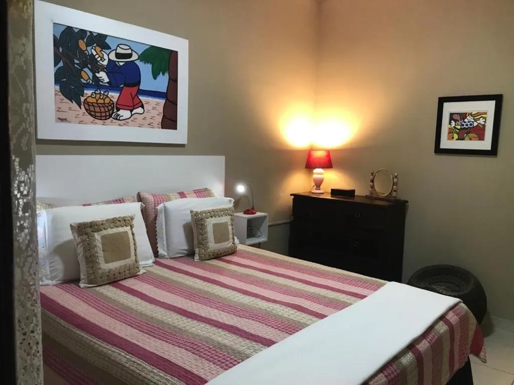 Photo of the whole room, Bed in Suítes Bouganville