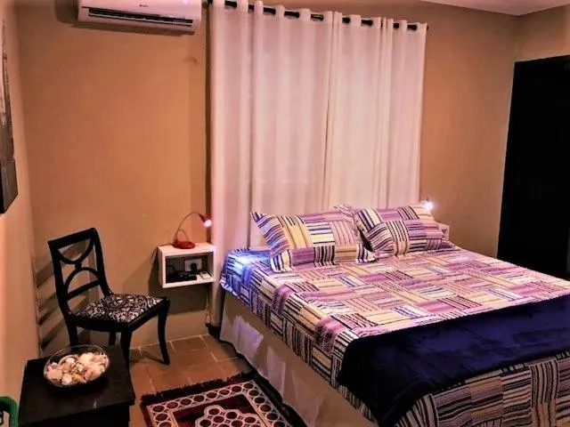 Photo of the whole room, Bed in Suítes Bouganville