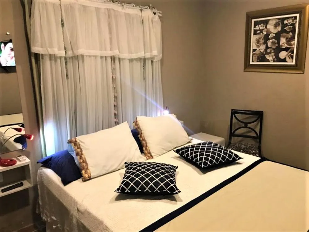 Photo of the whole room, Bed in Suítes Bouganville