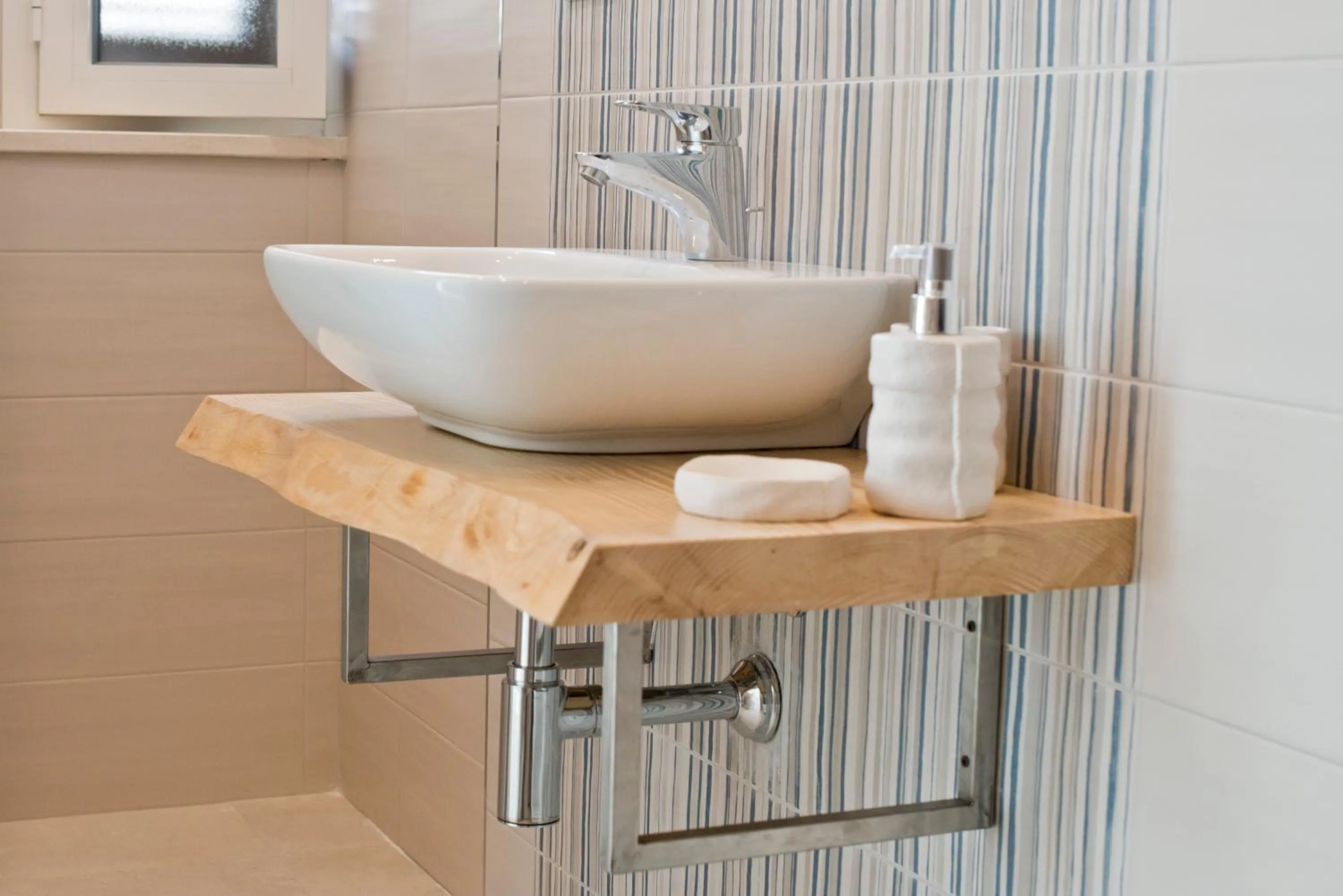 Bathroom in TornaRé