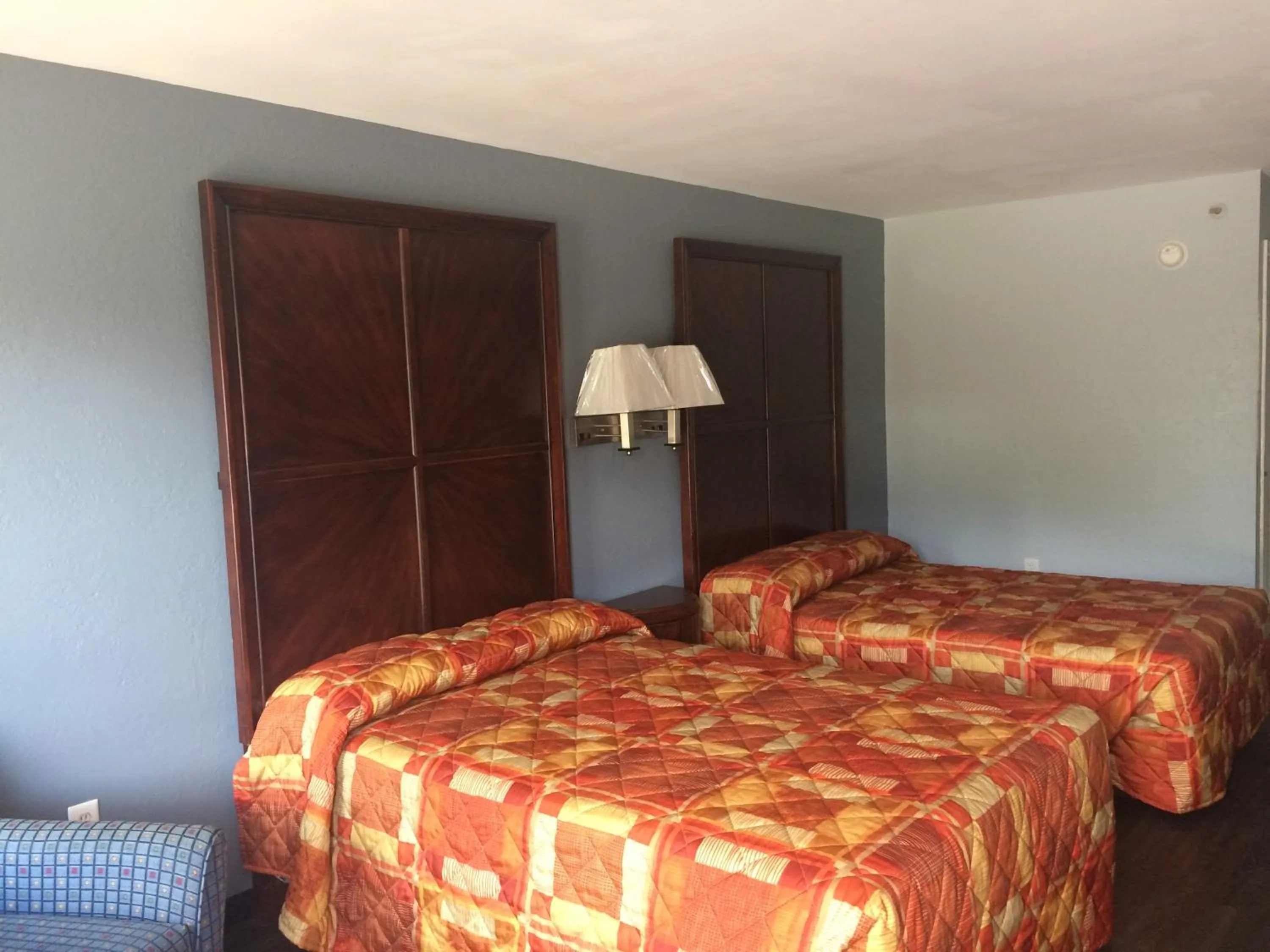 Bed in Gulf American Inns