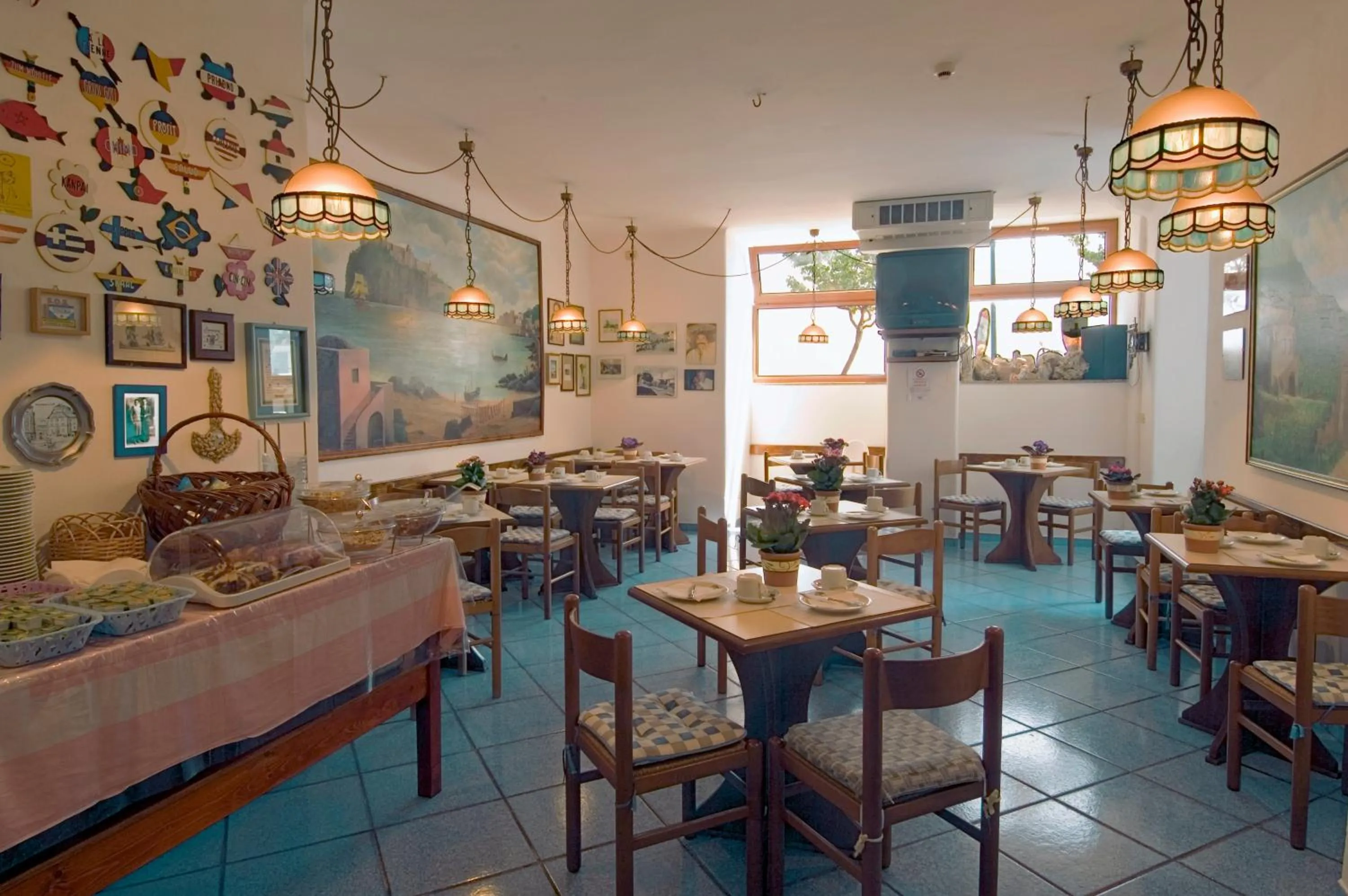 Restaurant/places to eat in Hotel Eugenio