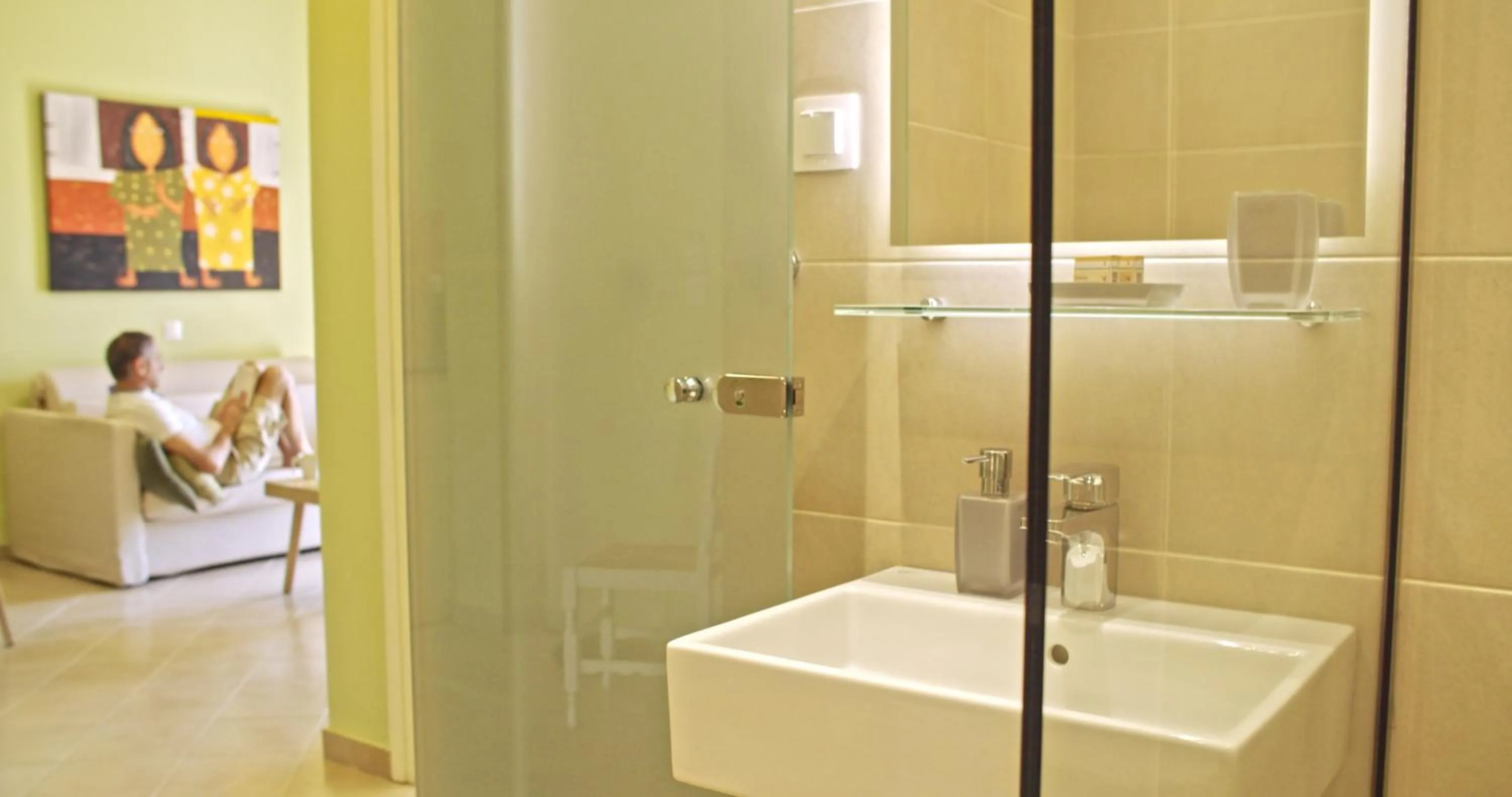 Shower in Waterlily Hotel Apartments