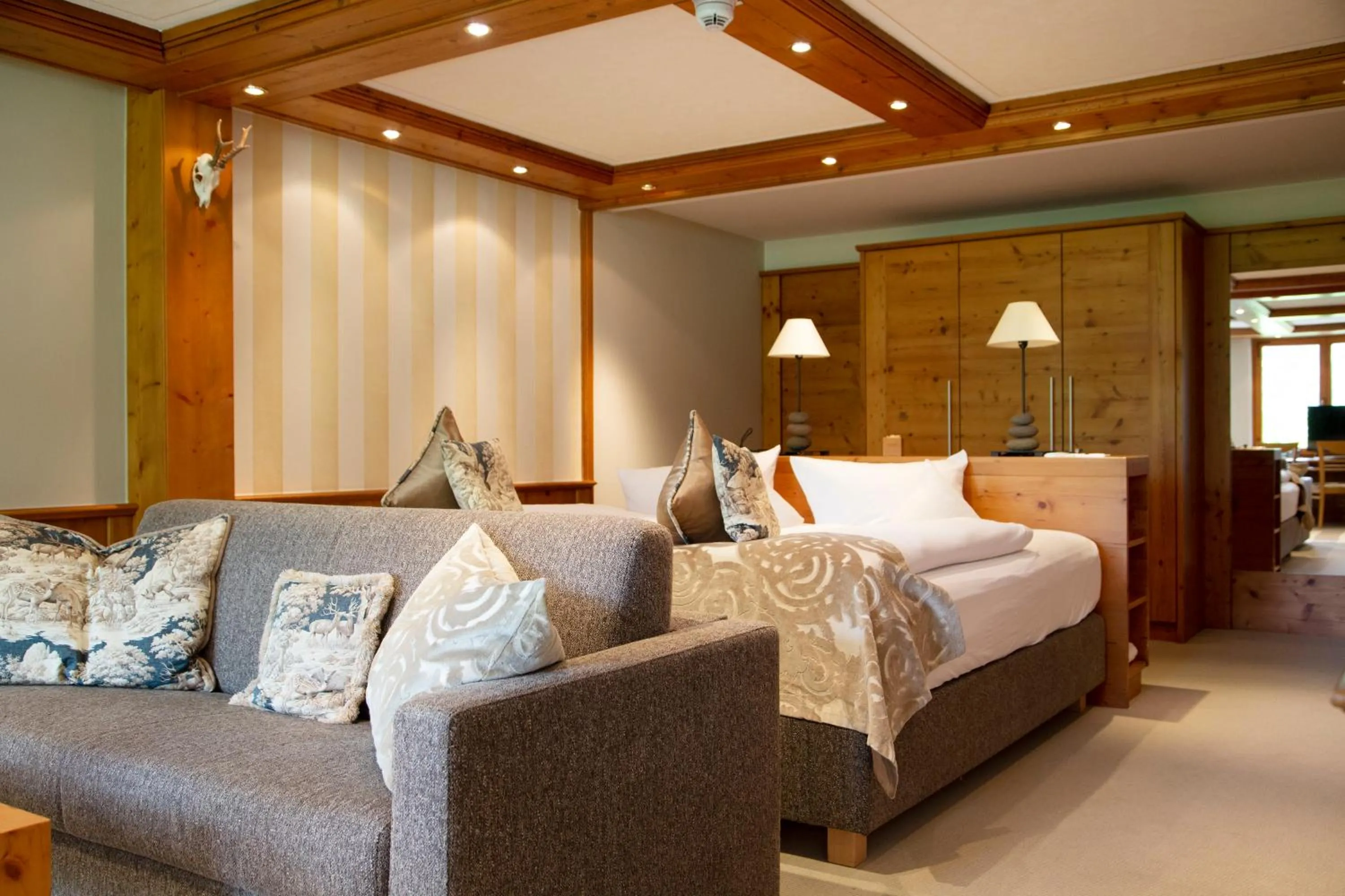 Bedroom, Bed in Berghotel Schlossanger Alp