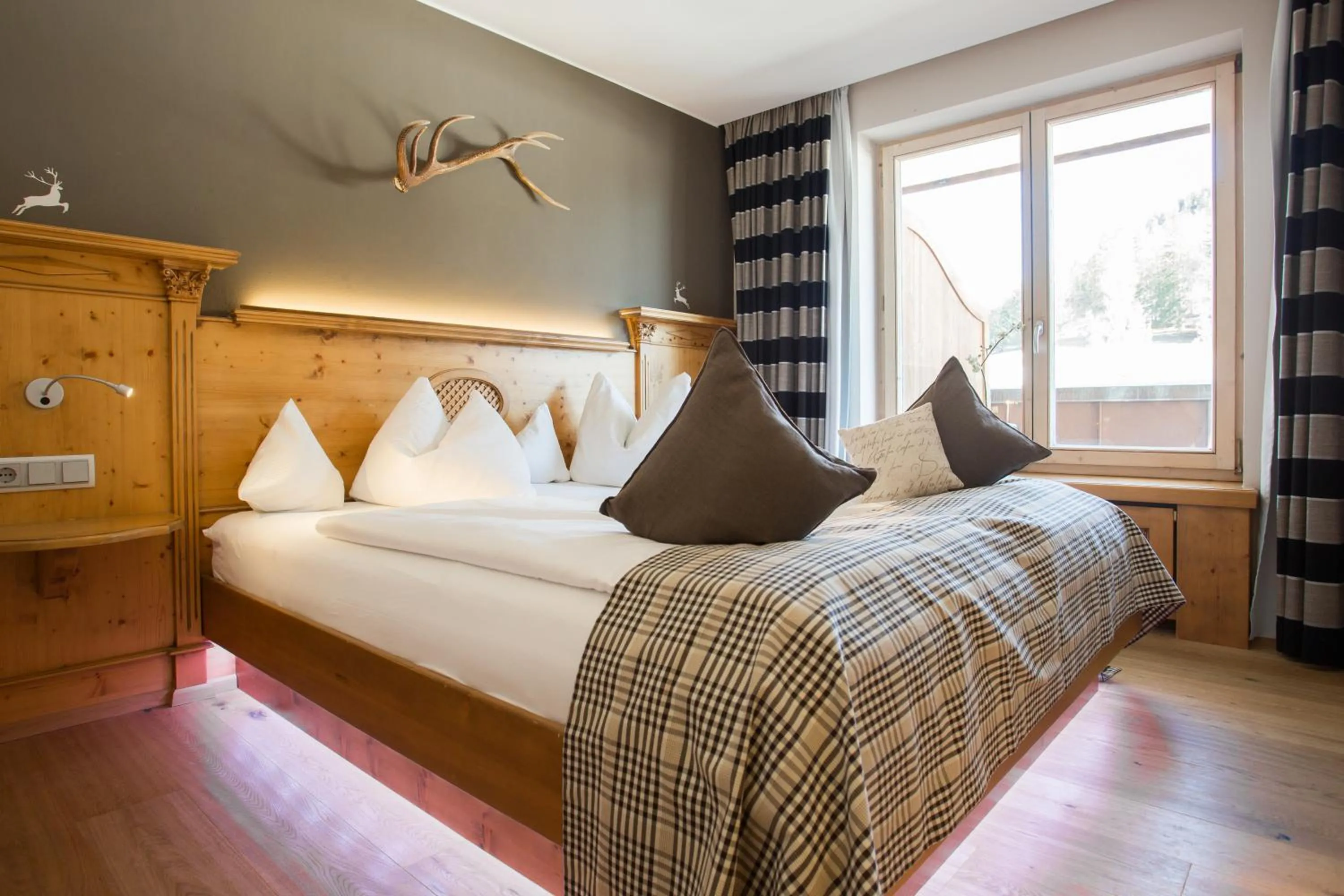 Bedroom, Bed in Berghotel Schlossanger Alp