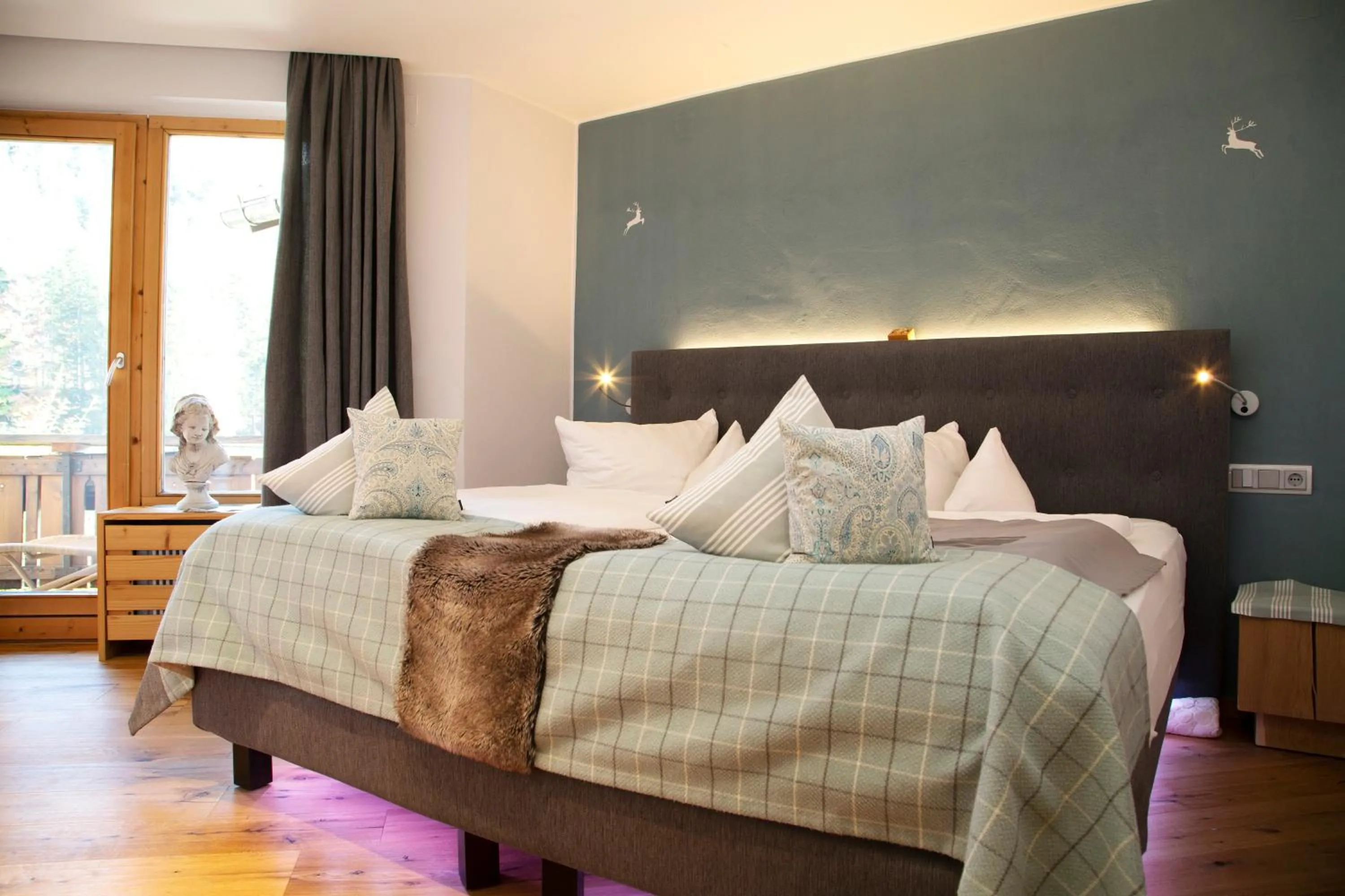Bedroom, Bed in Berghotel Schlossanger Alp