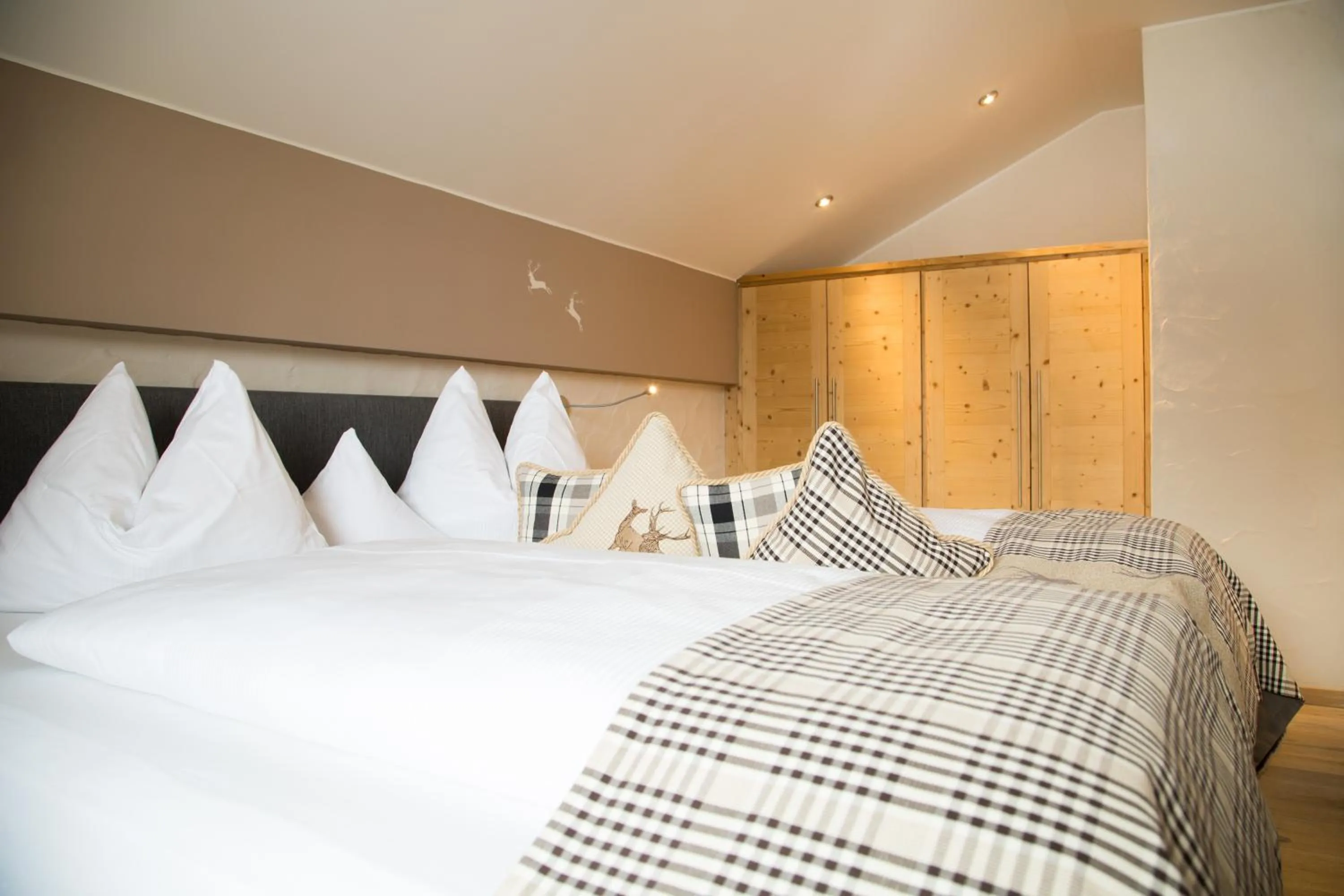 Bedroom, Bed in Berghotel Schlossanger Alp