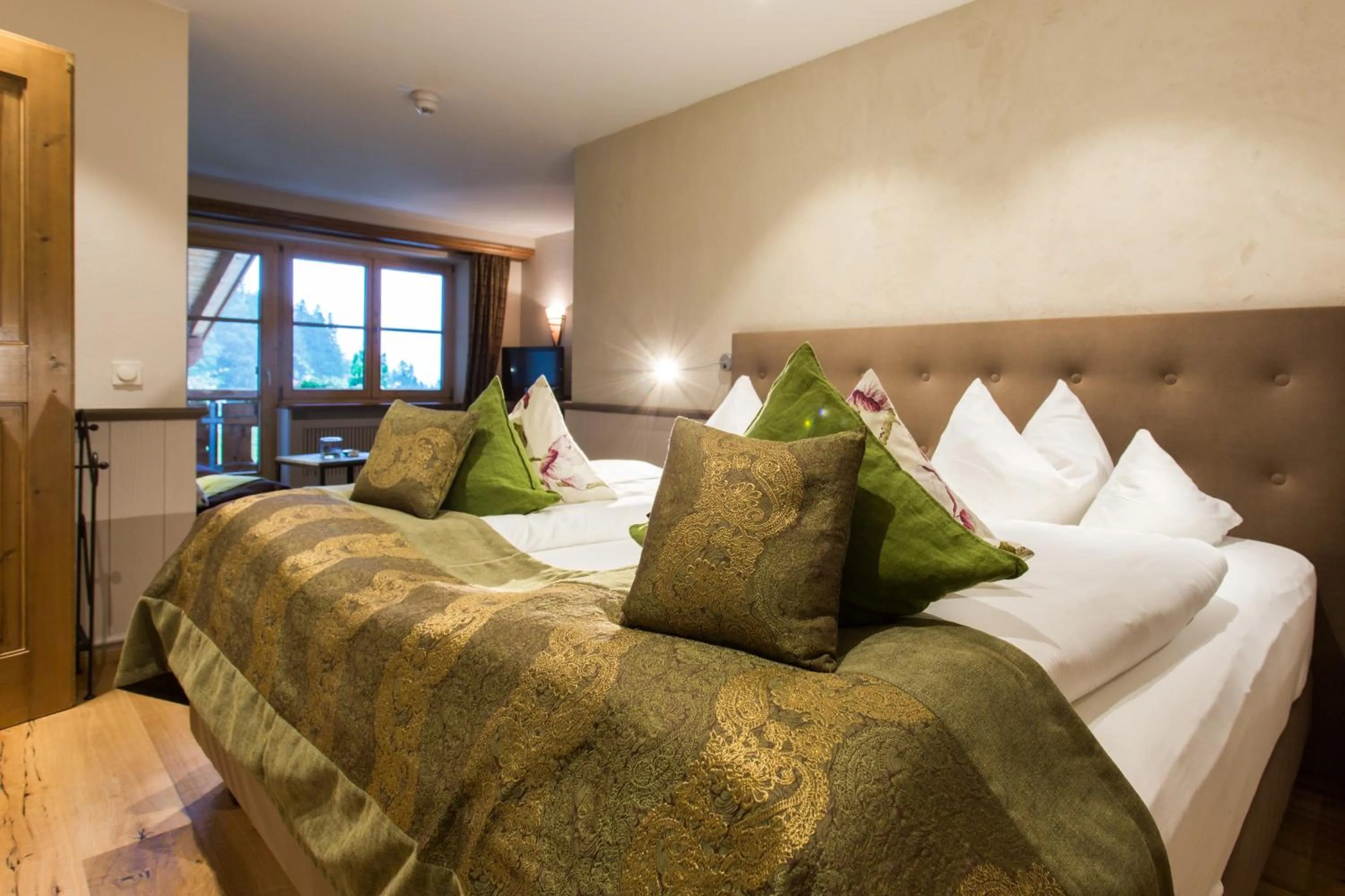 Bedroom, Bed in Berghotel Schlossanger Alp