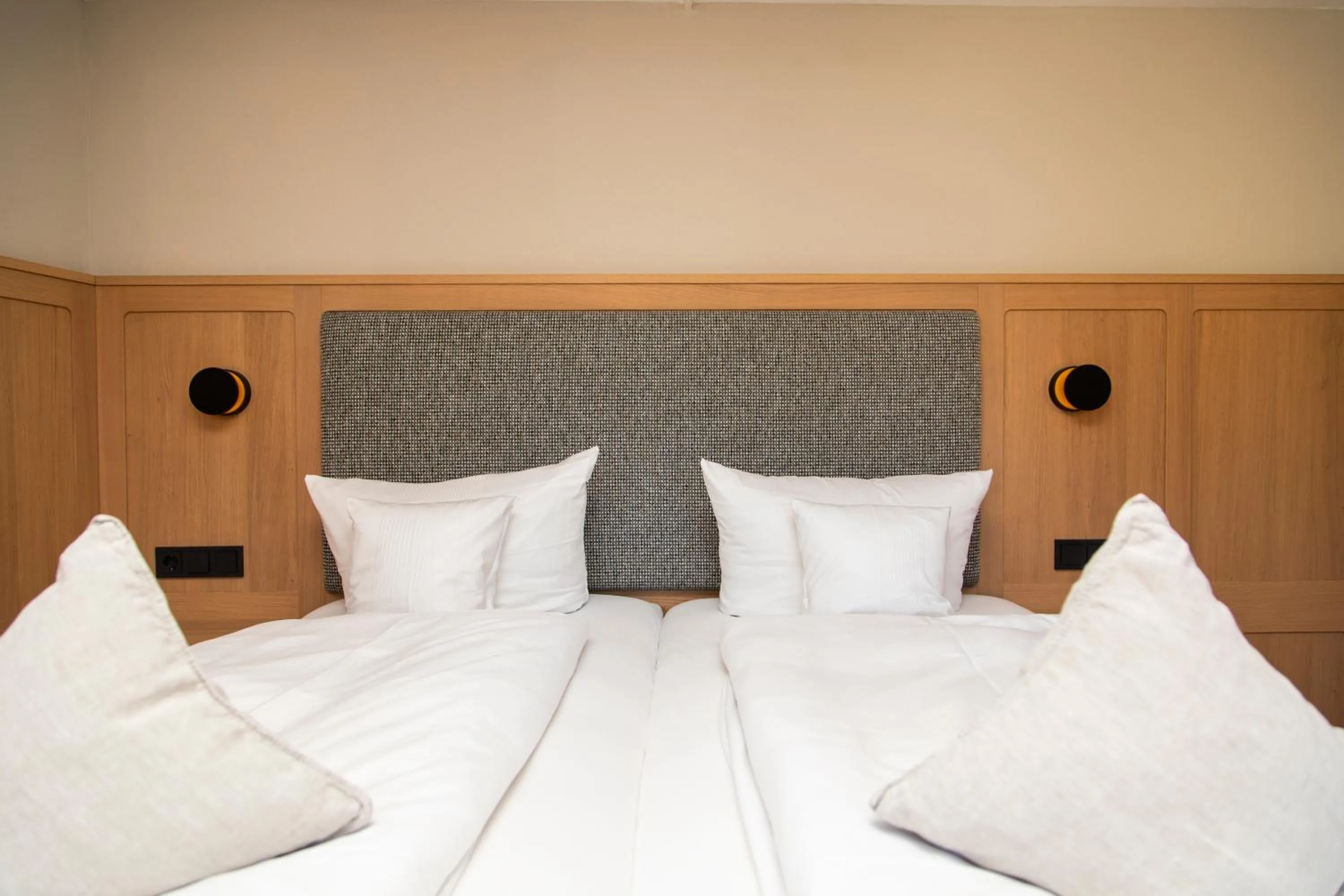 Bedroom, Bed in Berghotel Schlossanger Alp