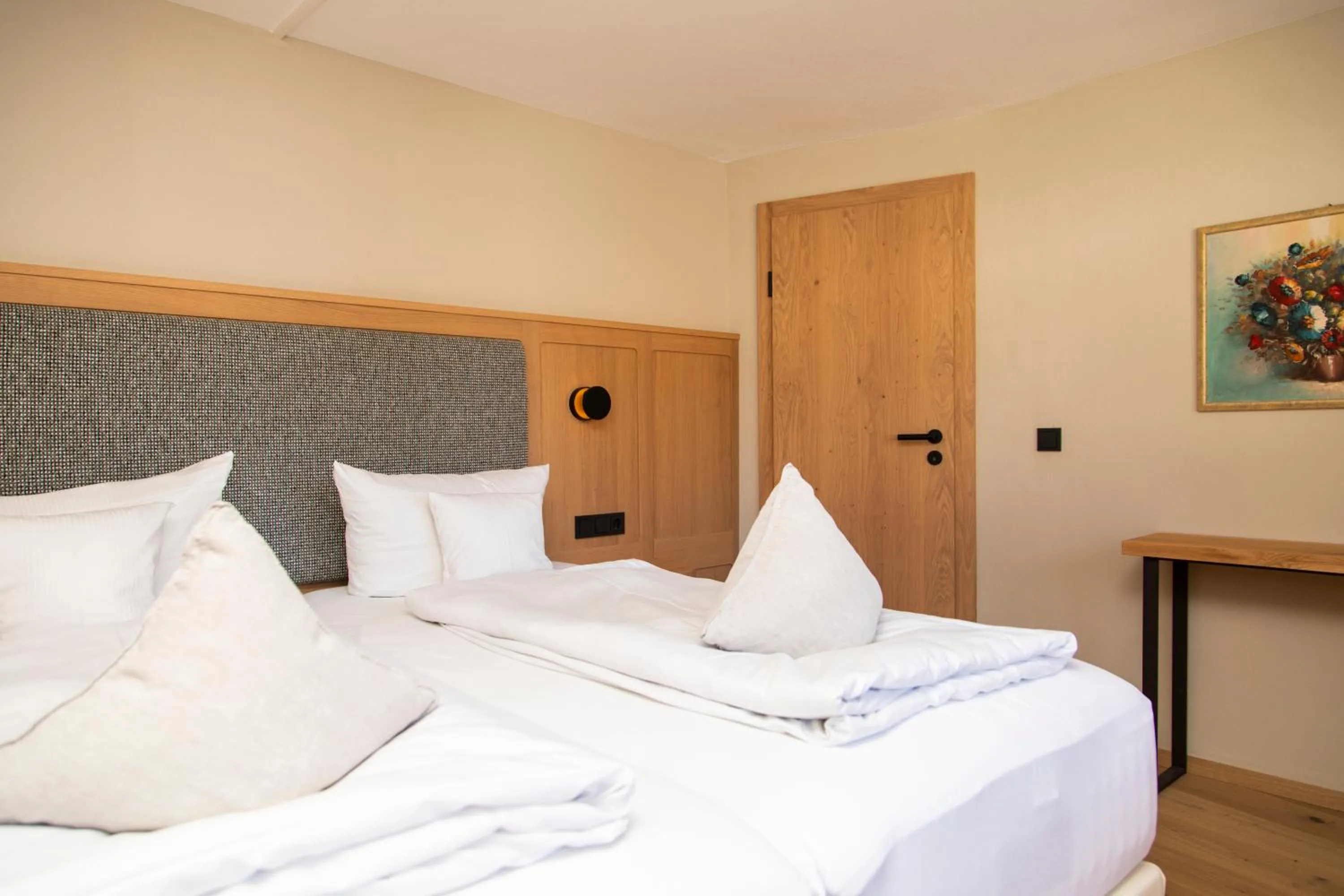Bedroom, Bed in Berghotel Schlossanger Alp