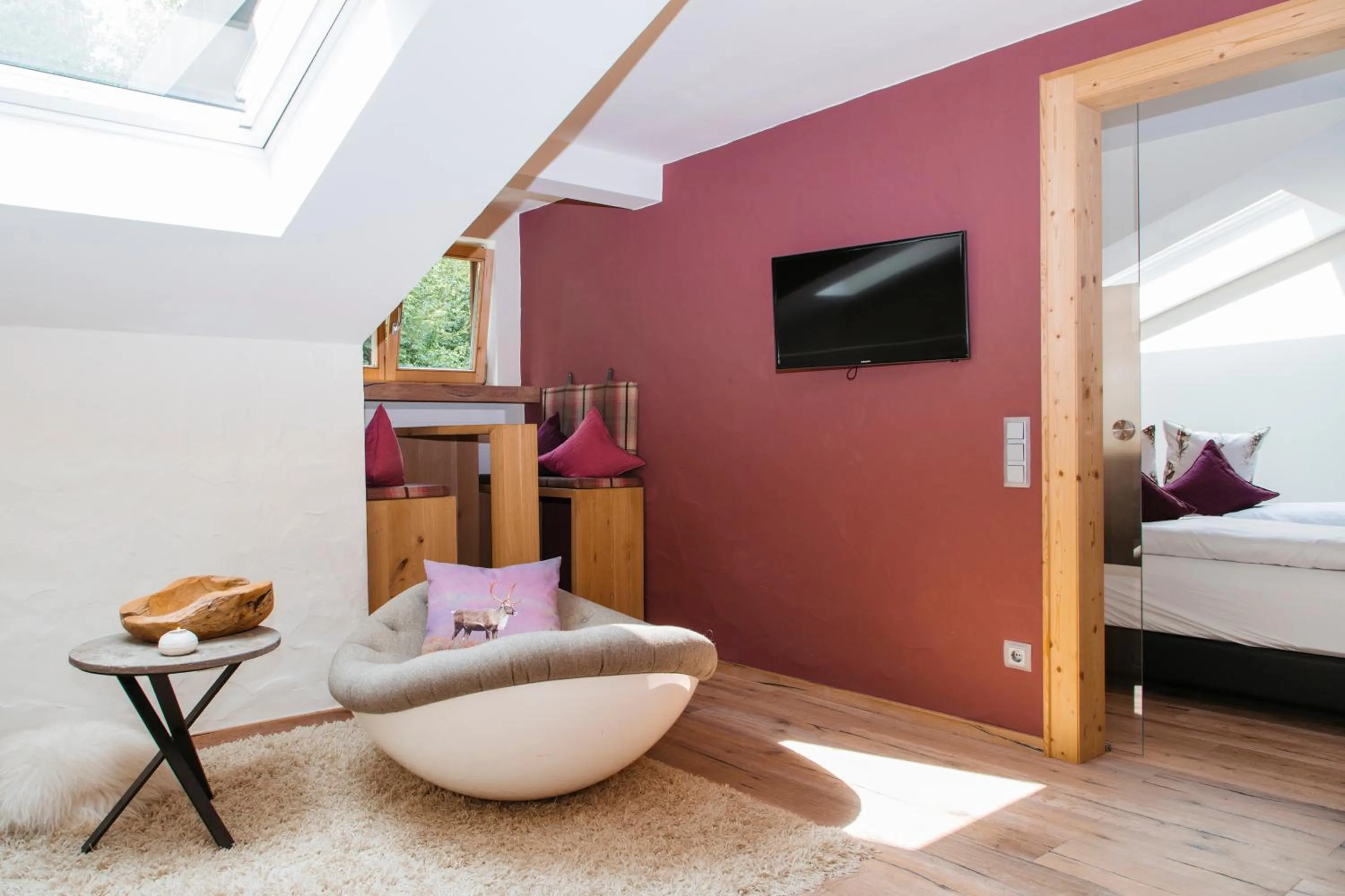 Living room, Bed in Berghotel Schlossanger Alp