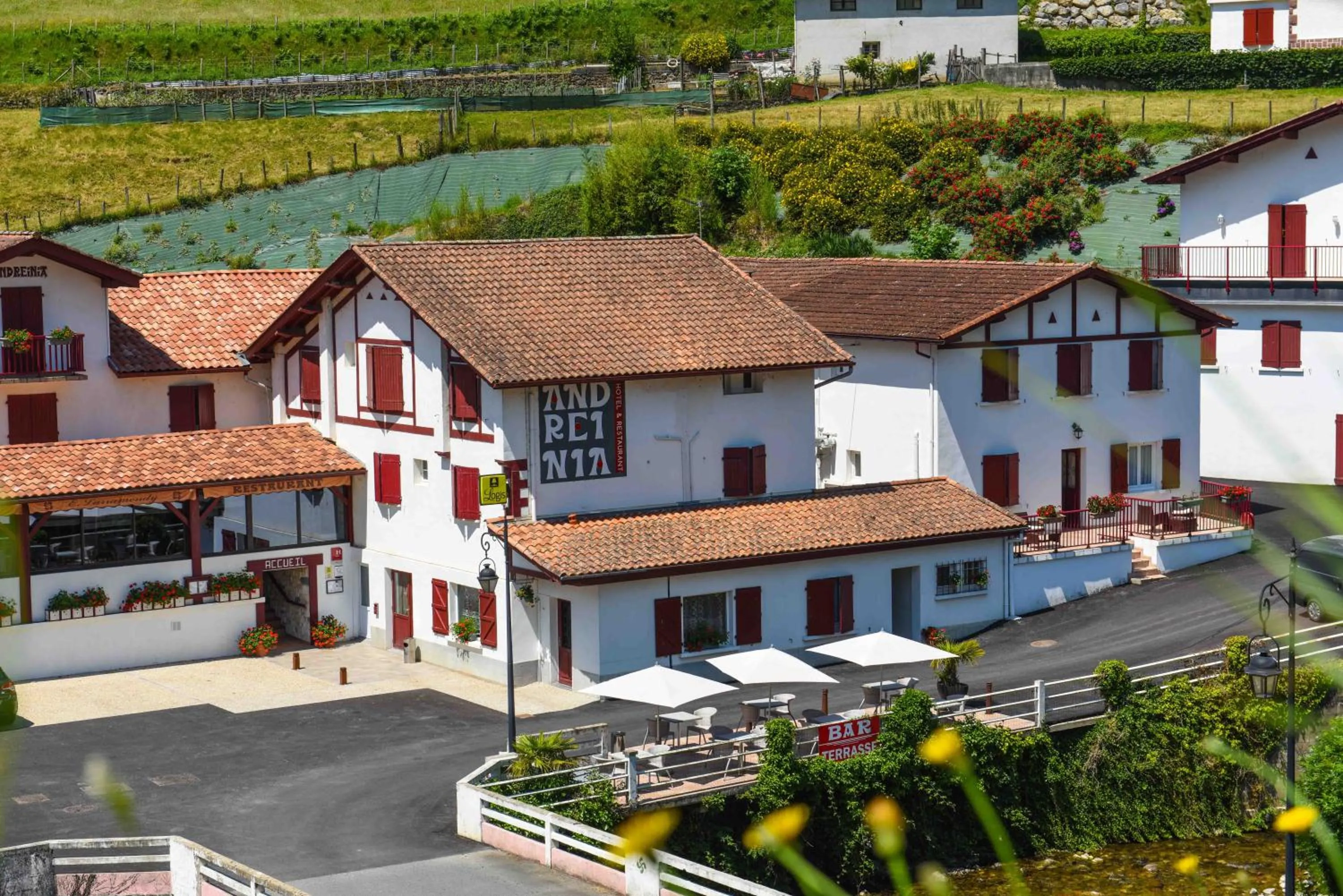 Logis Hôtel Andreinia & Cabanes