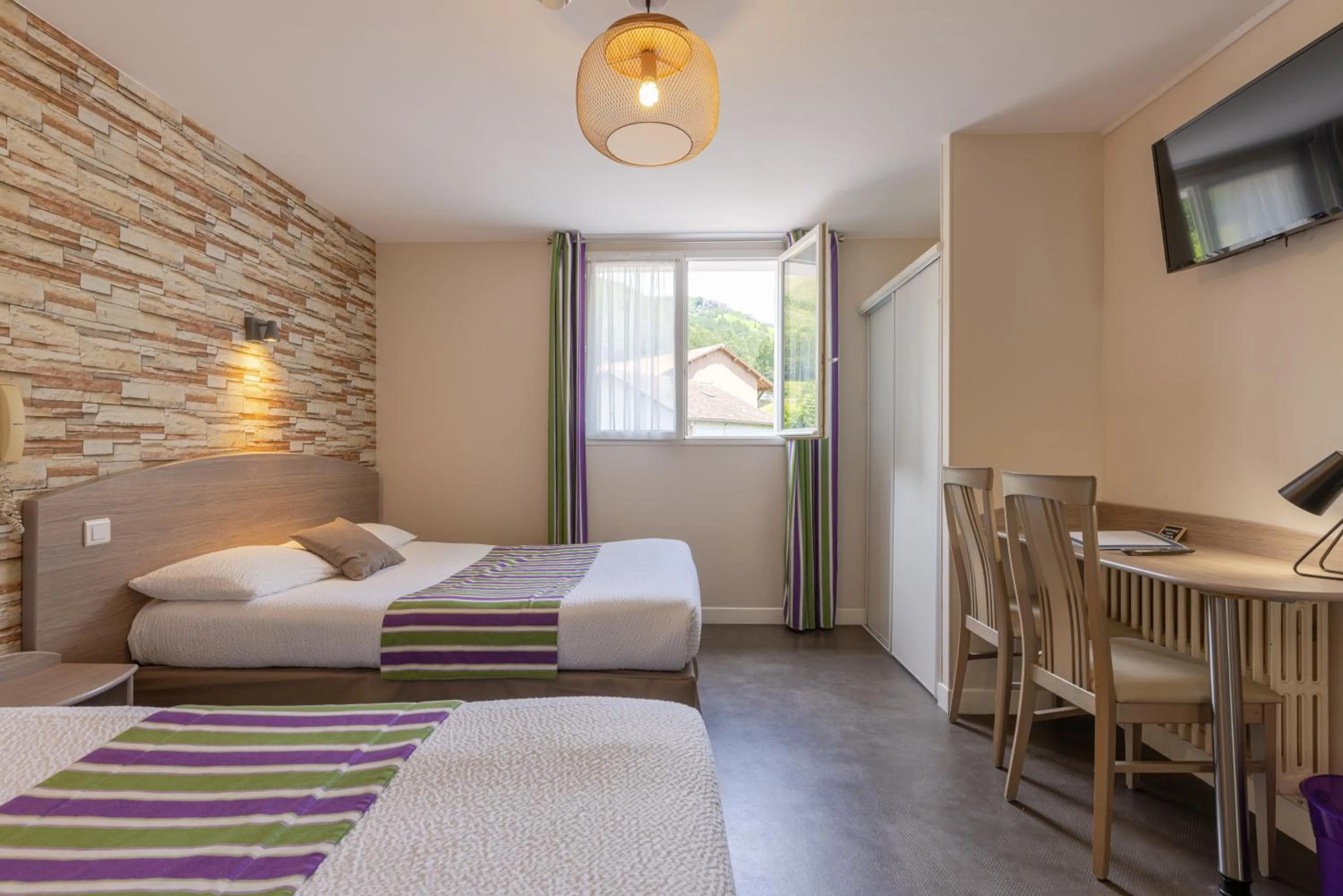 Property building, Bed in Logis Hôtel Andreinia & Cabanes