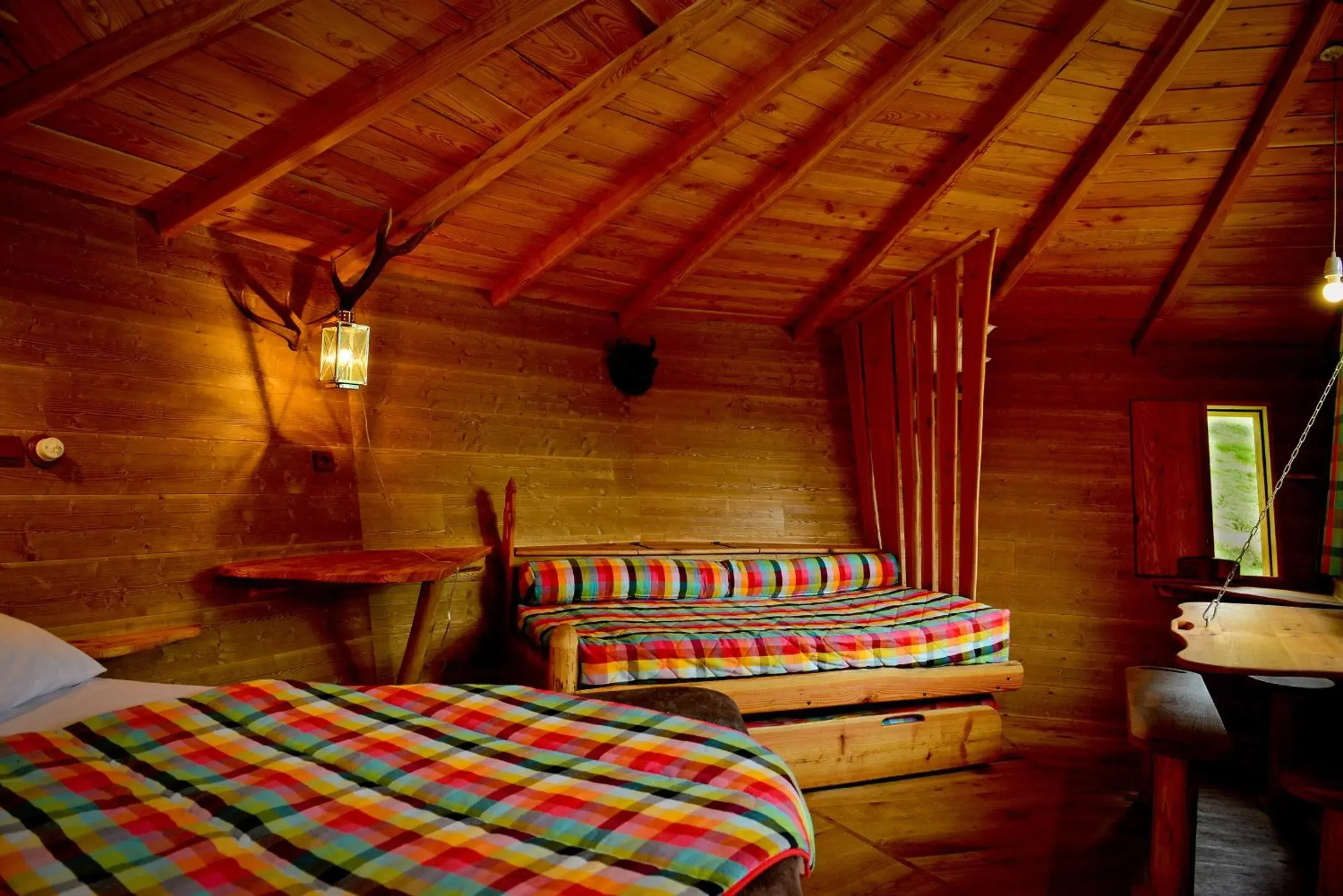 Restaurant/places to eat, Bed in Logis Hôtel Andreinia & Cabanes Restaurant/places to eat, Bed in Logis Hôtel Andreinia & Cabanes