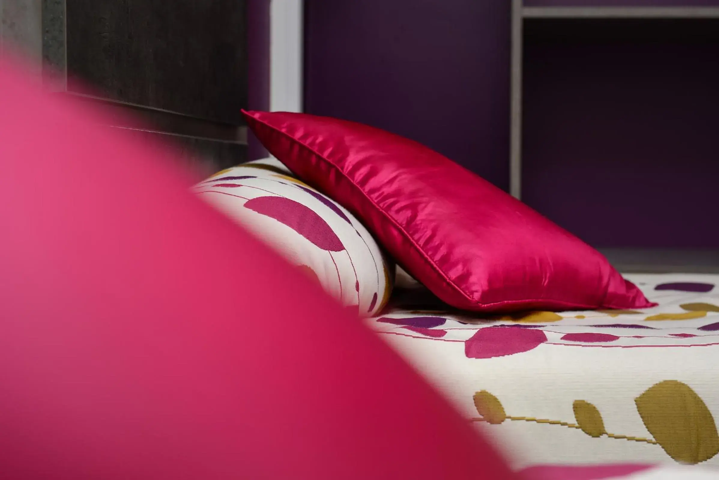 Decorative detail, Bed in Logis Hôtel Andreinia & Cabanes Decorative detail, Bed in Logis Hôtel Andreinia & Cabanes