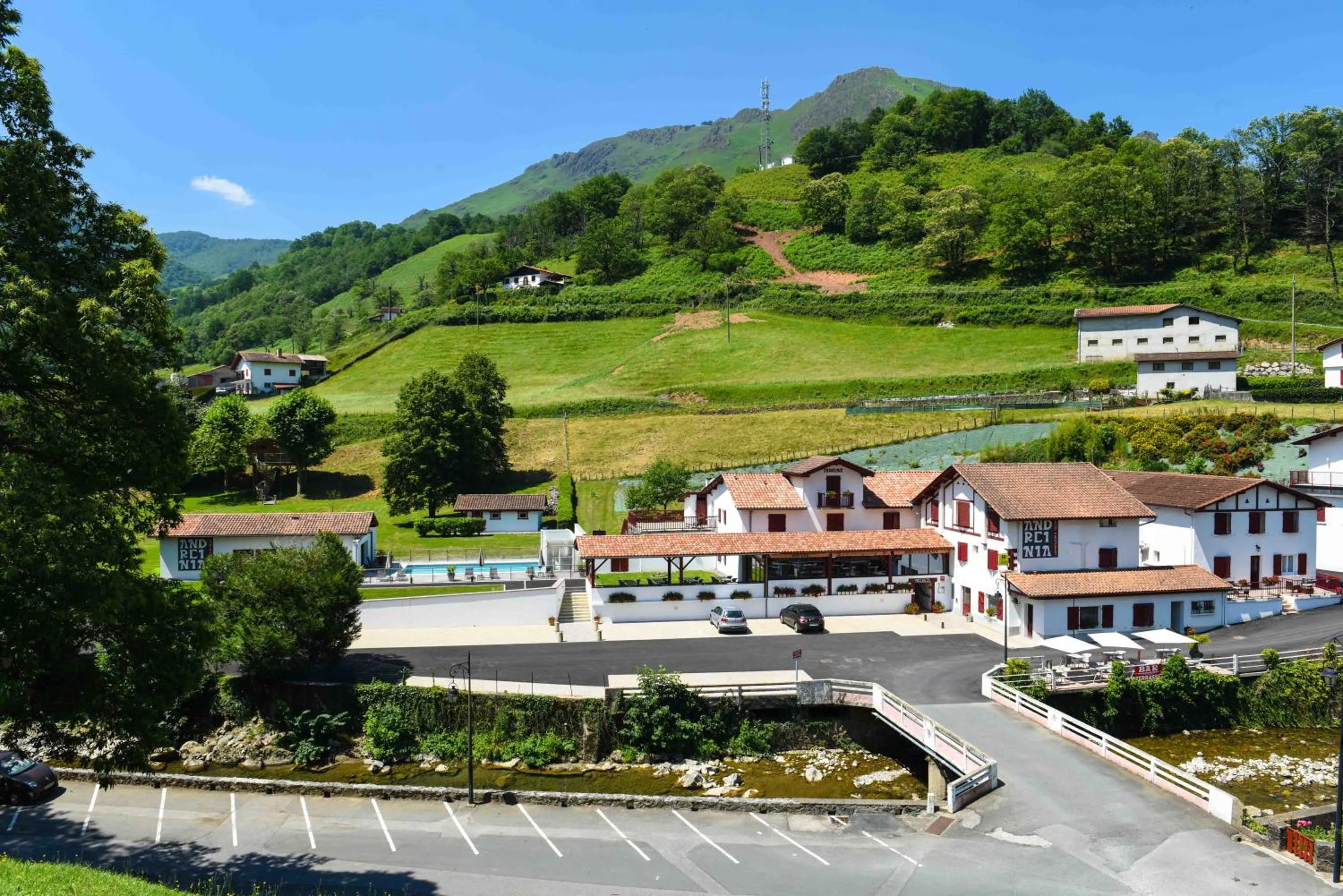 Logis Hôtel Andreinia & Cabanes