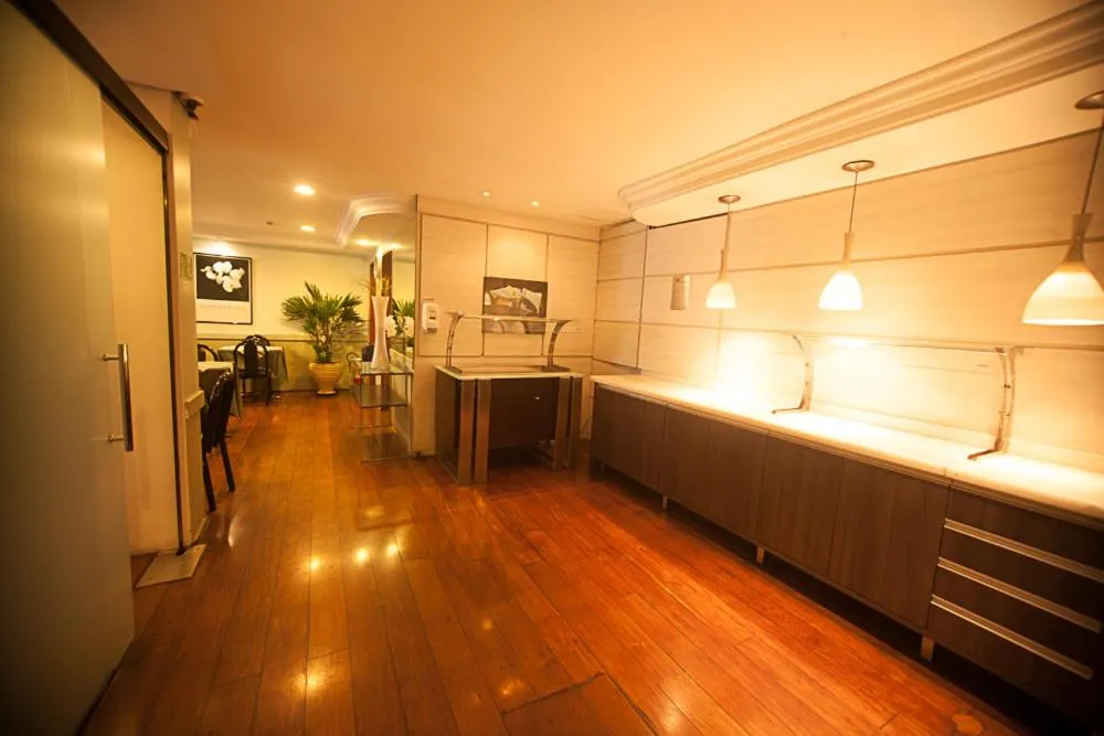 Restaurant/places to eat in Hotel Plaza Apolo