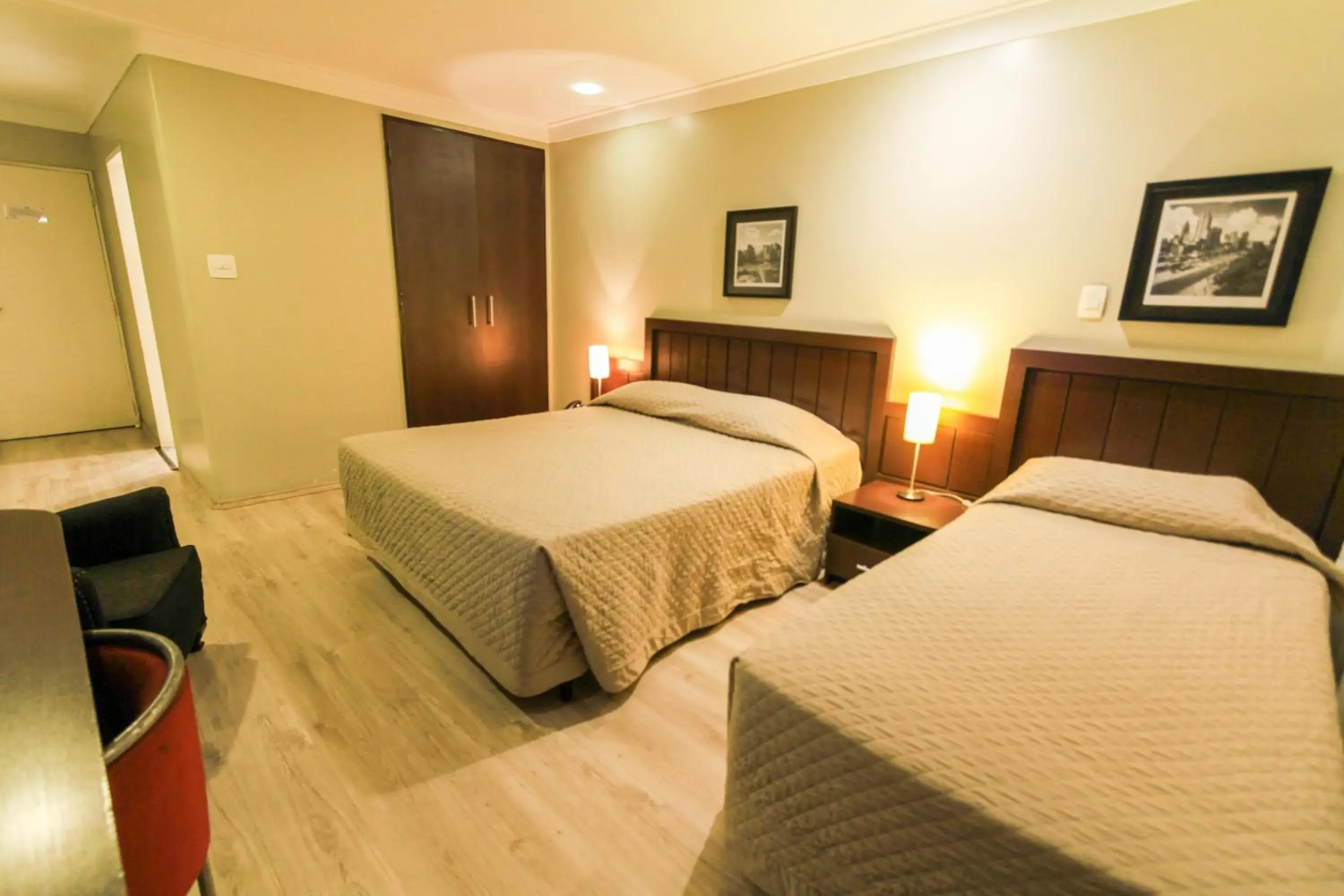 Deluxe Twin Room in Hotel Plaza Apolo Deluxe Twin Room in Hotel Plaza Apolo