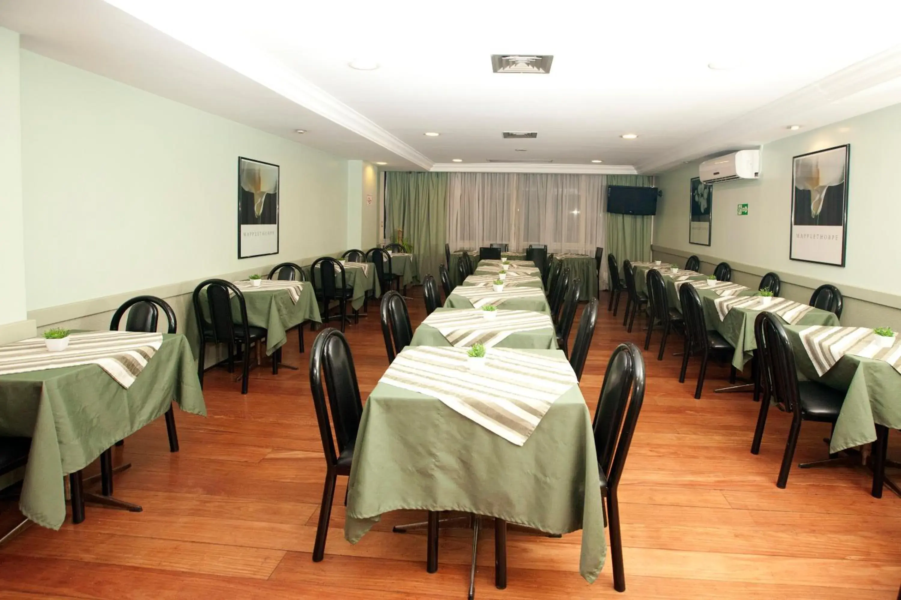 Restaurant/places to eat in Hotel Plaza Apolo Restaurant/places to eat in Hotel Plaza Apolo