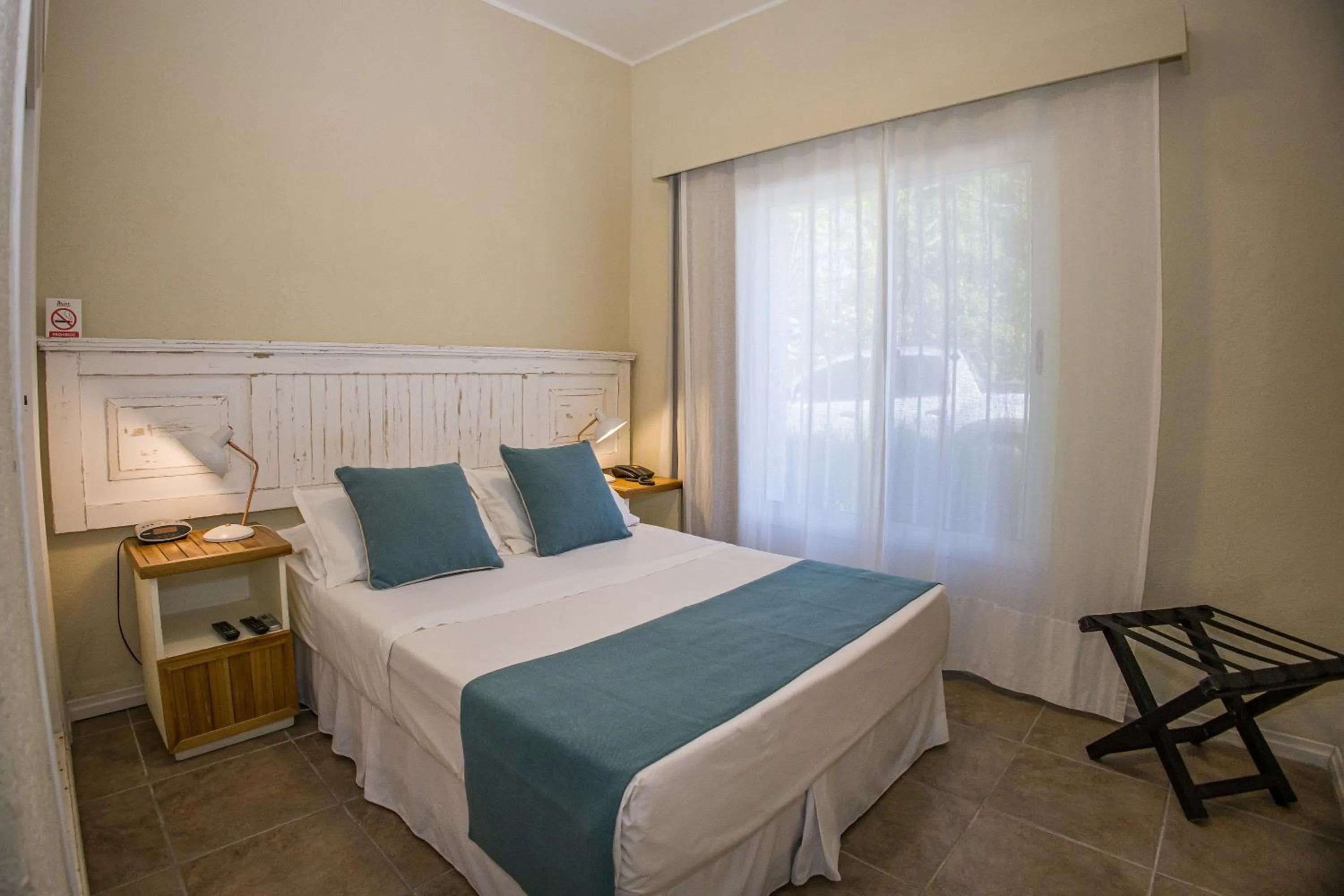 Bedroom, Bed in Joan Miró Hotel