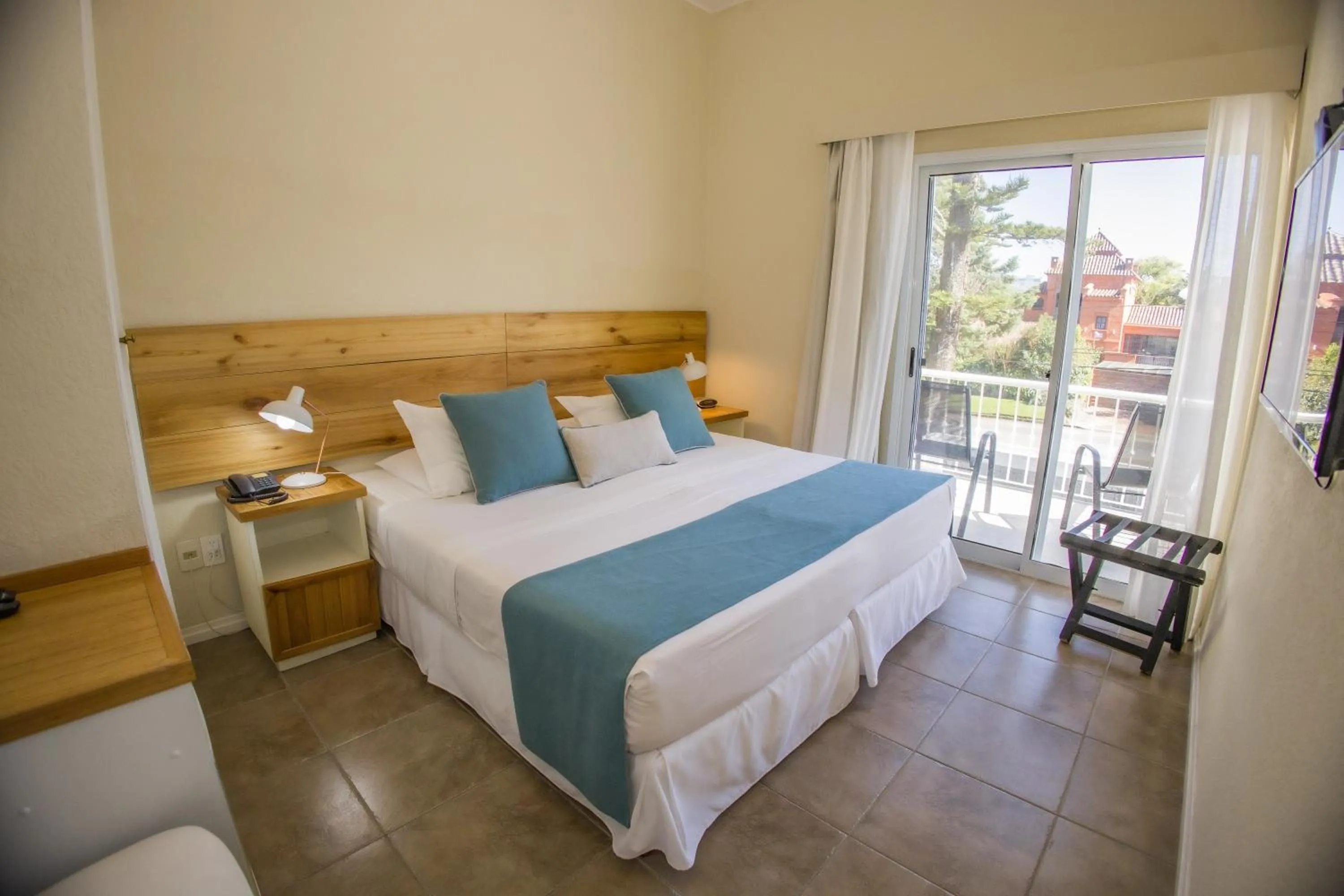 Bedroom, Bed in Joan Miró Hotel